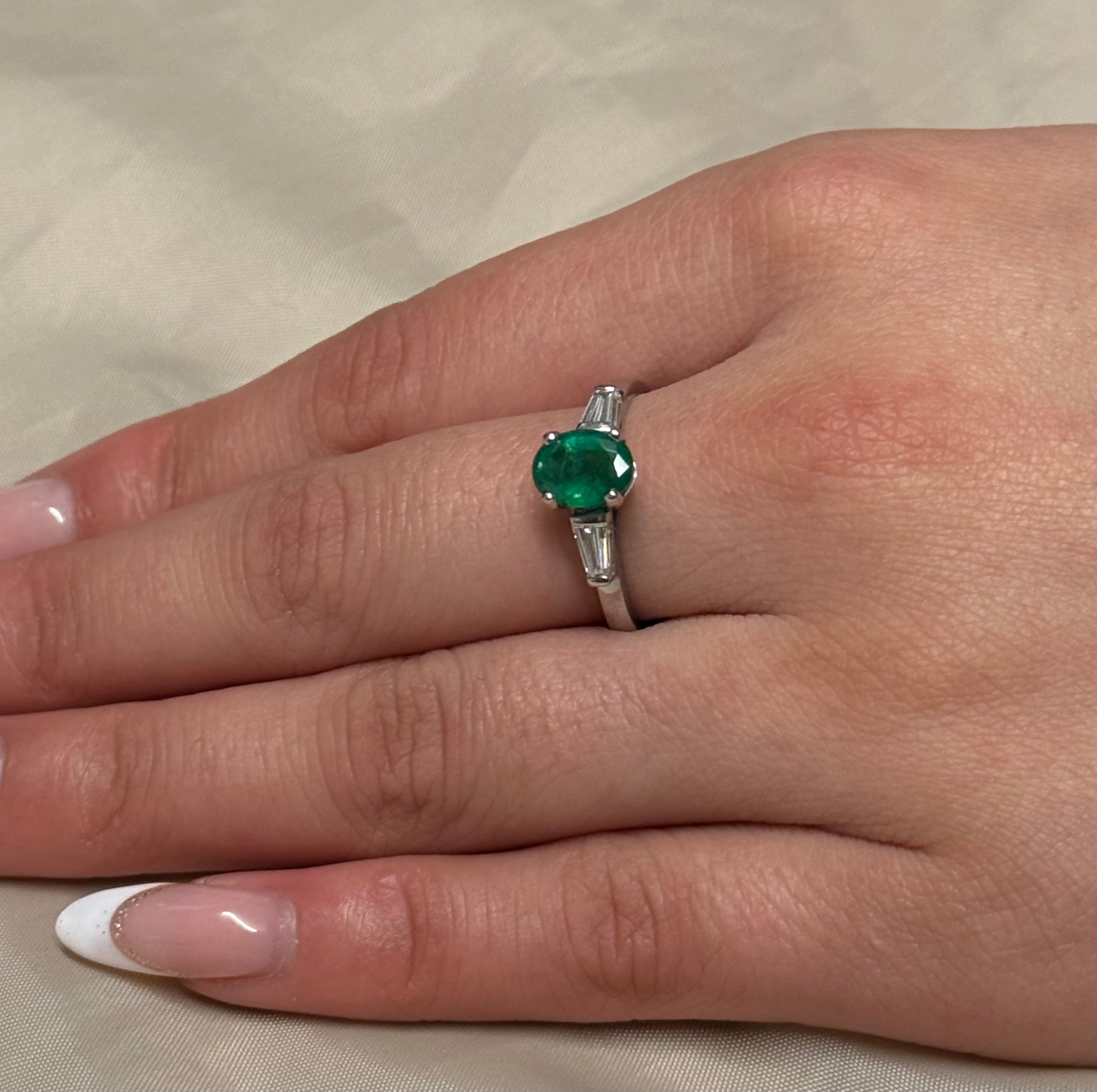 18K White Gold Oval Emerald with Baguette Diamond Side Stones
