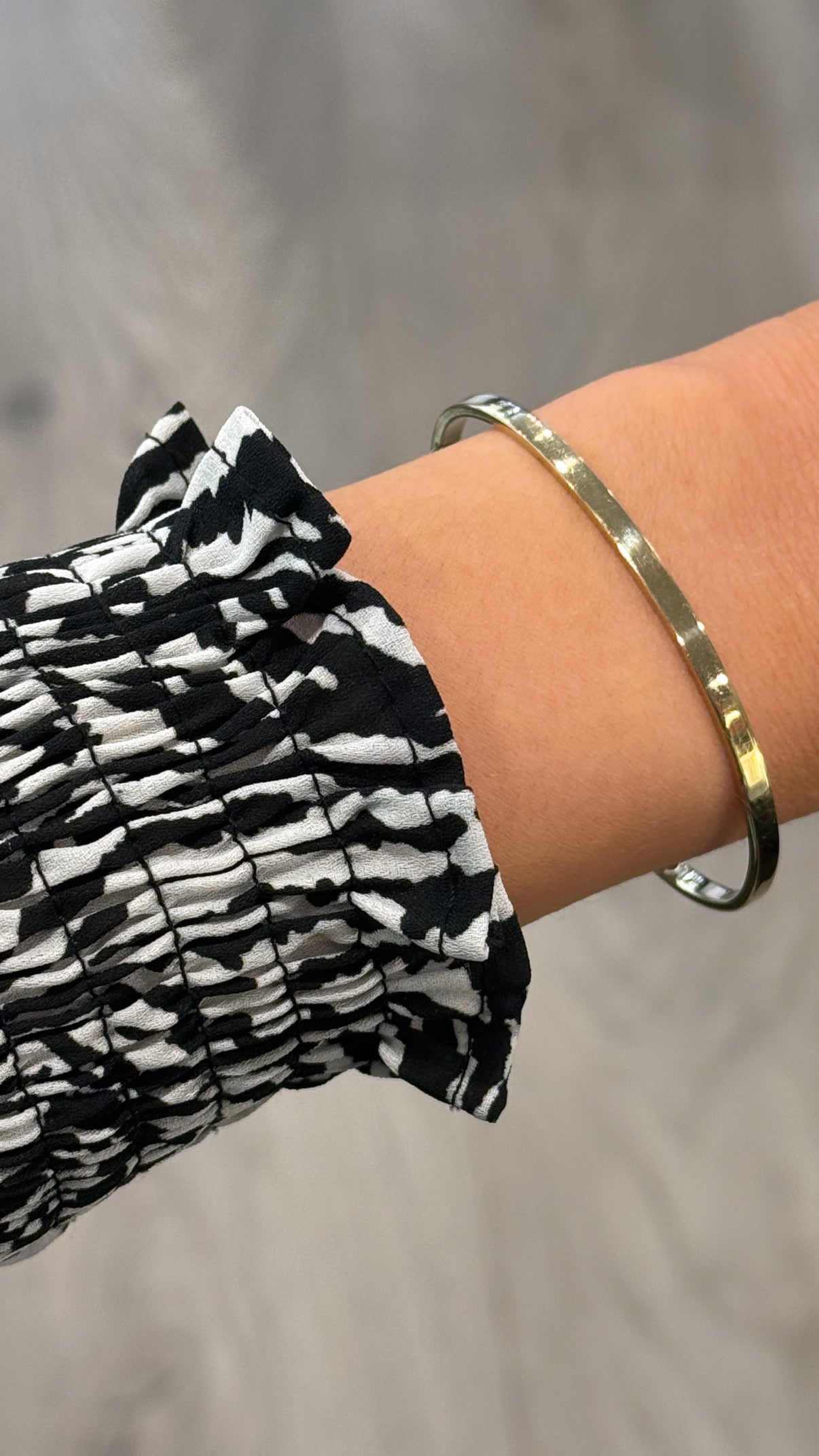 9ct Yellow Gold Solid Bangle With Clasp