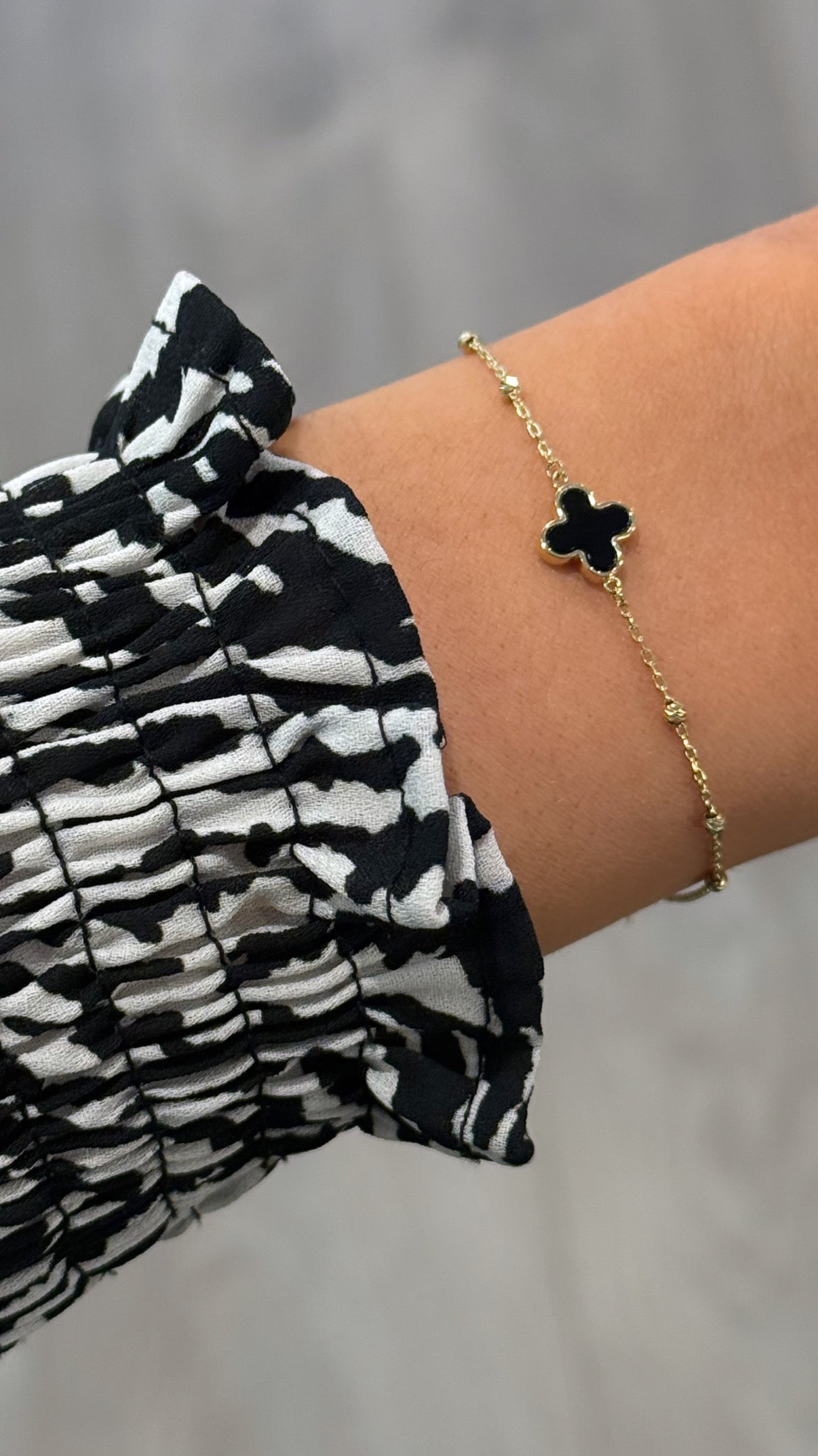 9ct Yellow Gold Onyx Beaded Clover Bracelet