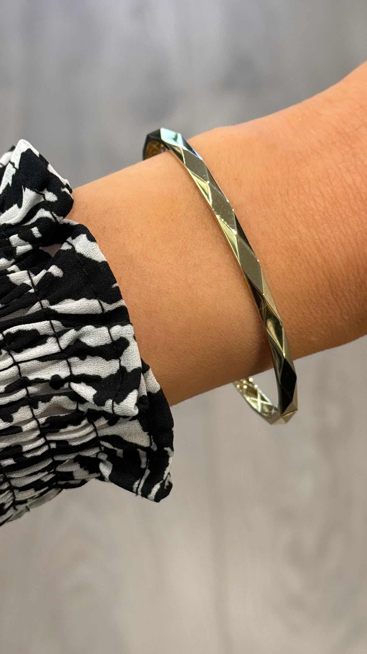 9ct Yellow Gold Faceted Bangle