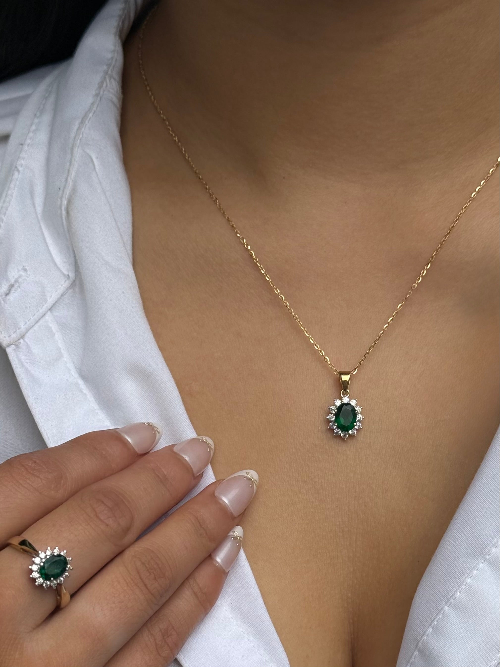 9ct Yellow Gold Green Stone Oval CZ Cluster Pendant