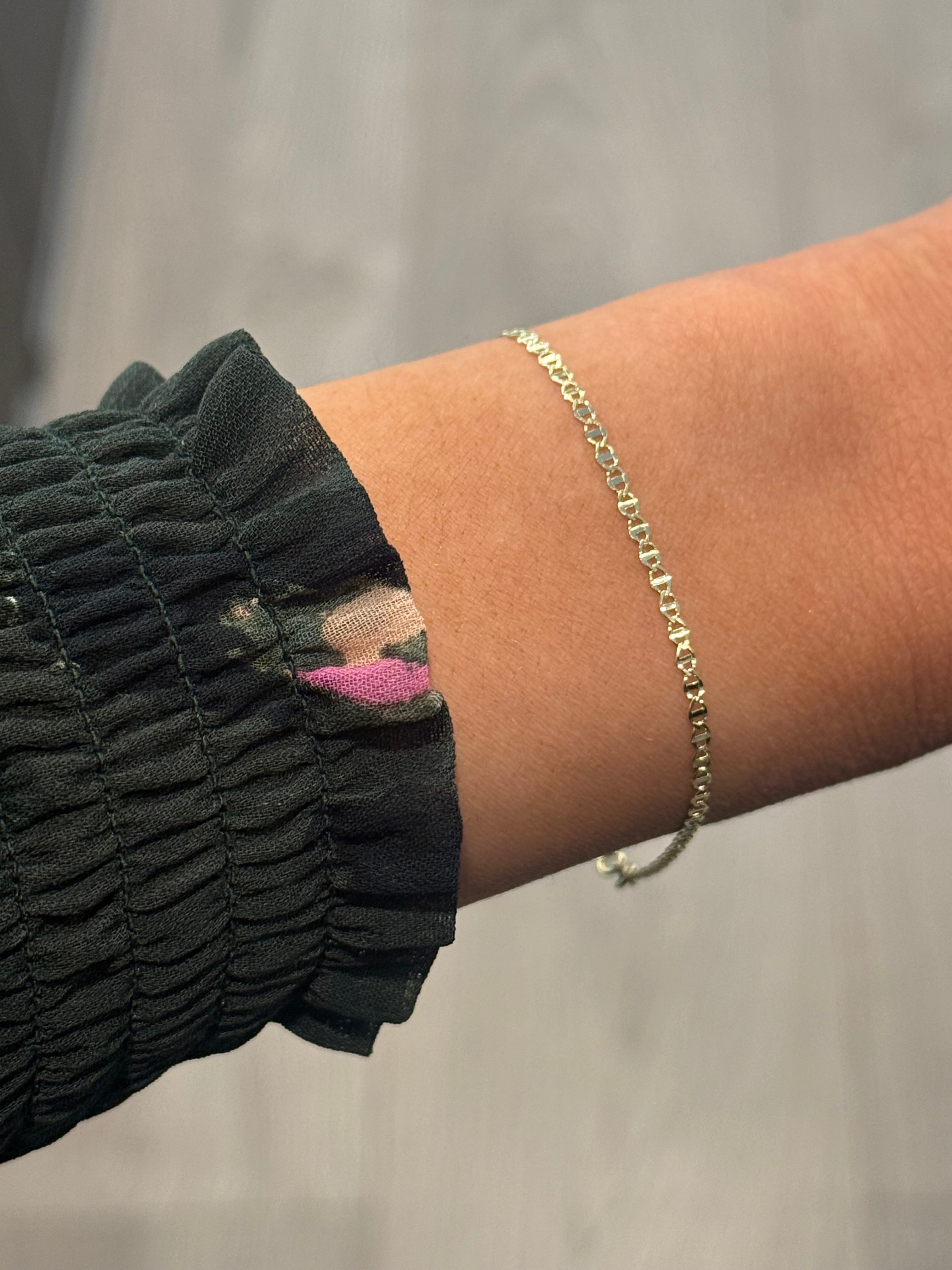 9ct Yellow Gold Dainty Marine Bracelet