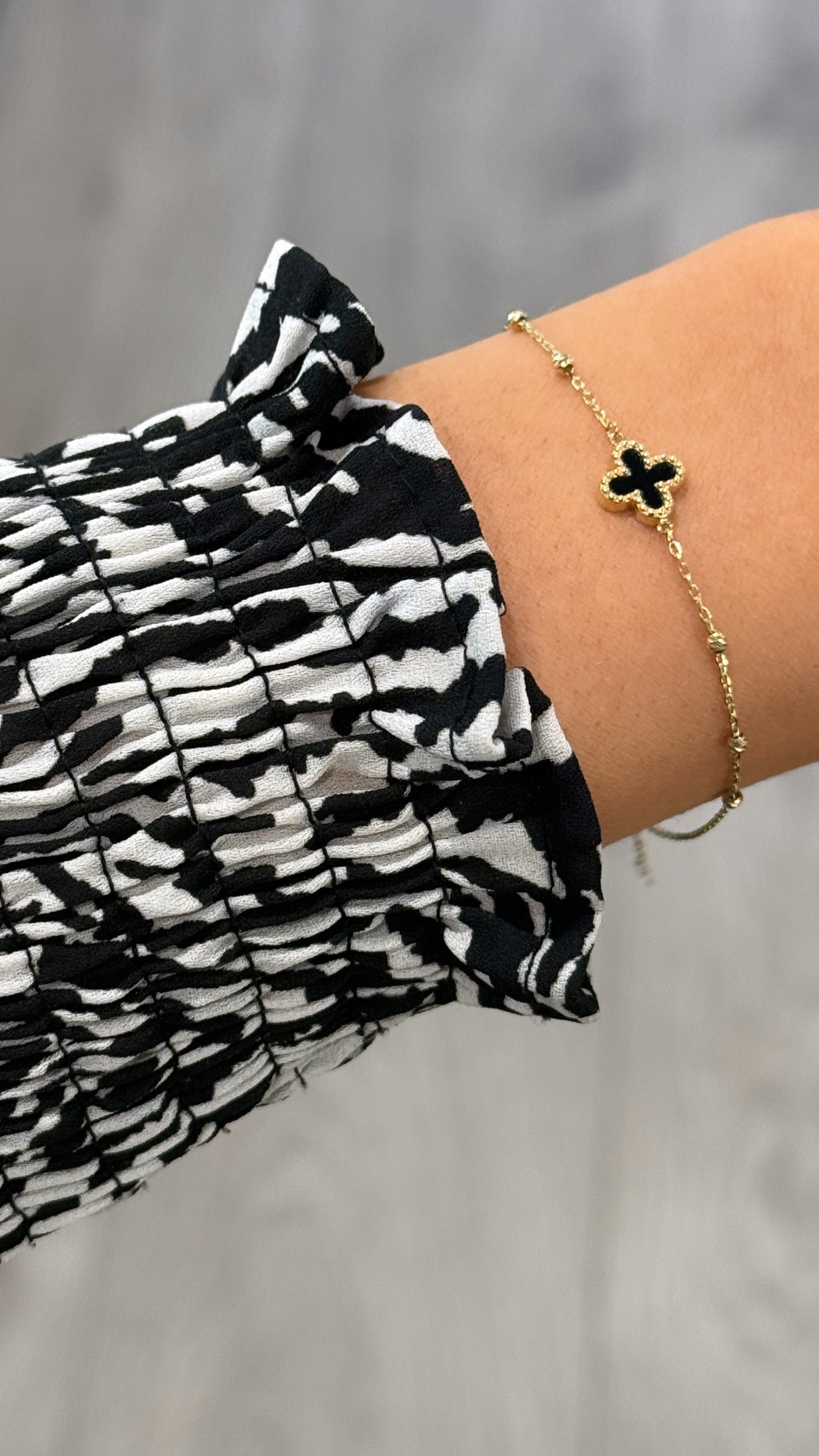 9ct Yellow Gold Onyx Beaded Clover Bracelet
