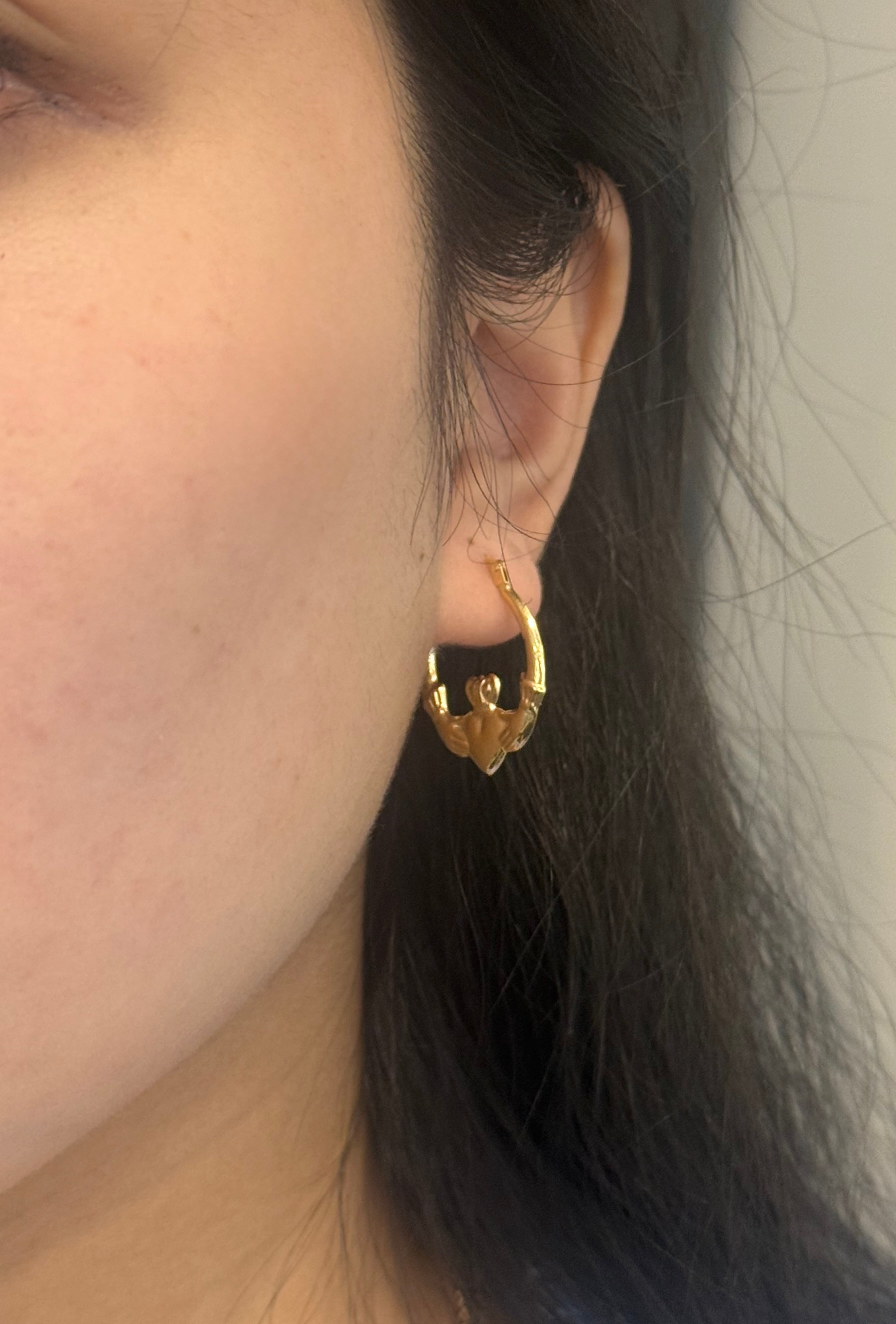 9ct Yellow Gold Medium Claddagh Hoops