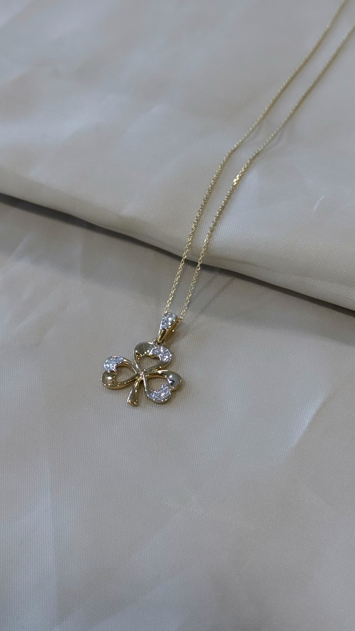 9ct Yellow Gold Open Shamrock Diamond Pendant