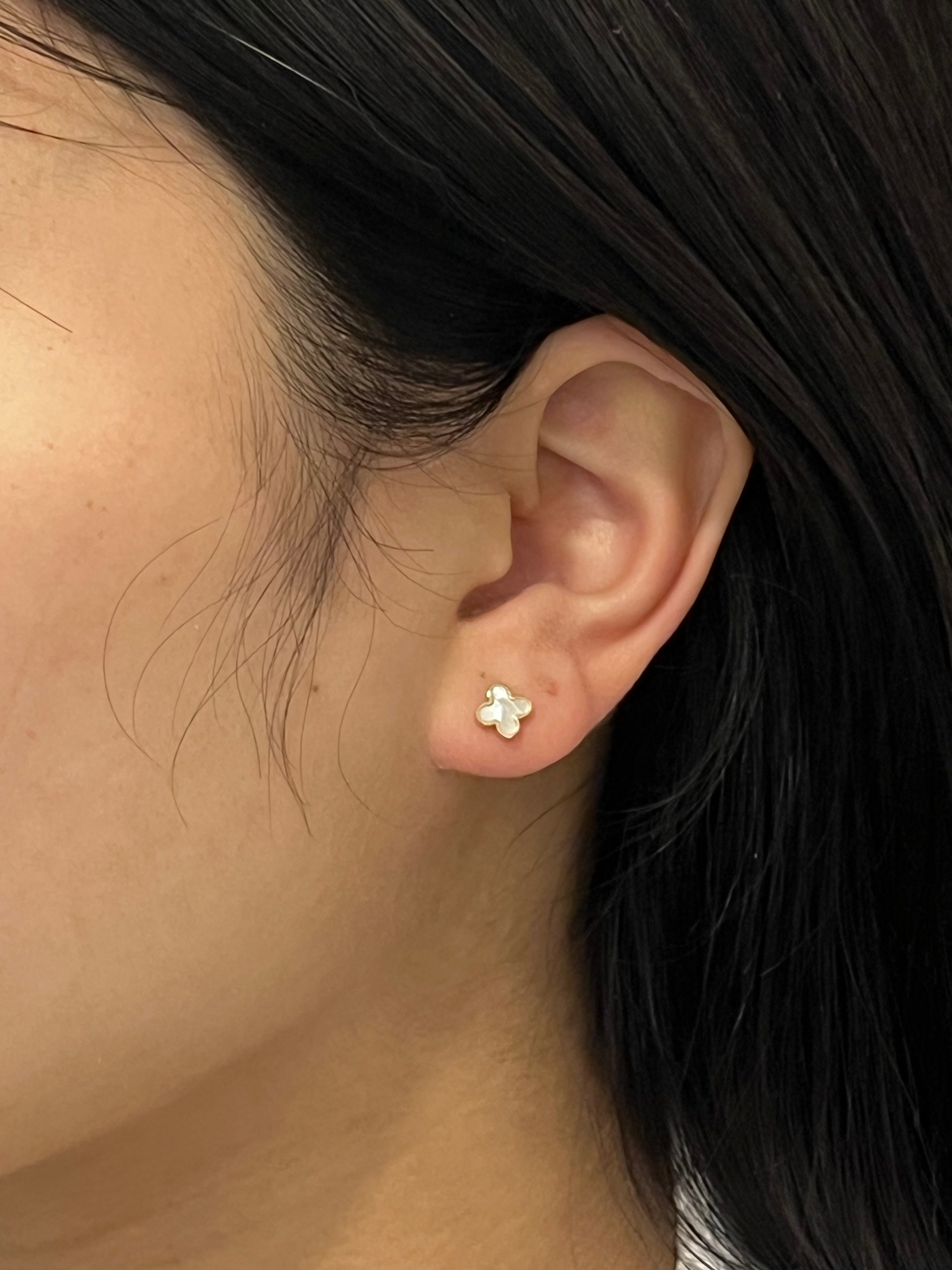 9ct Yellow Gold Small Mother of Pearl Clover Studs
