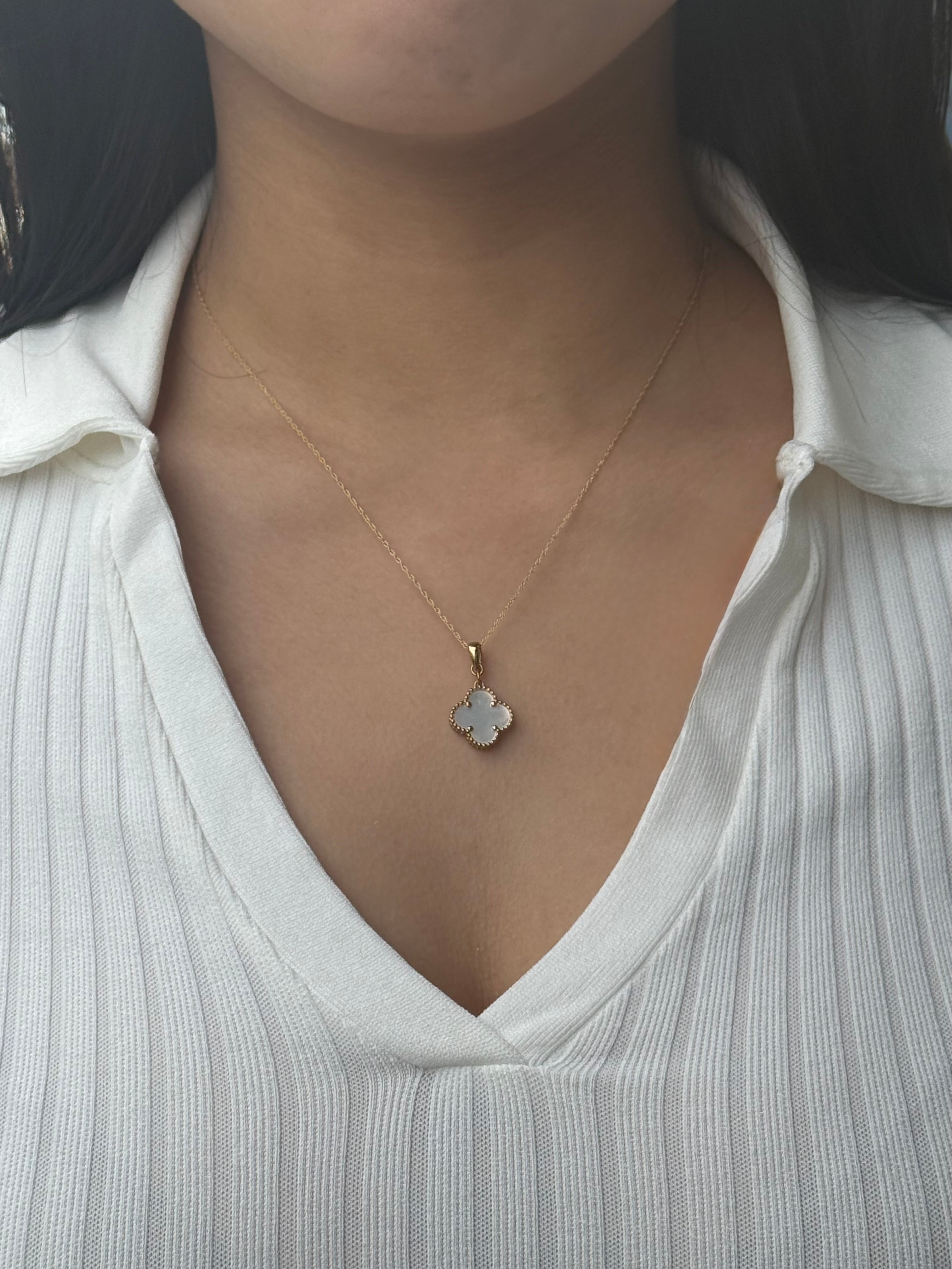 9ct Yellow Gold Mother Of Pearl Clover Pendant
