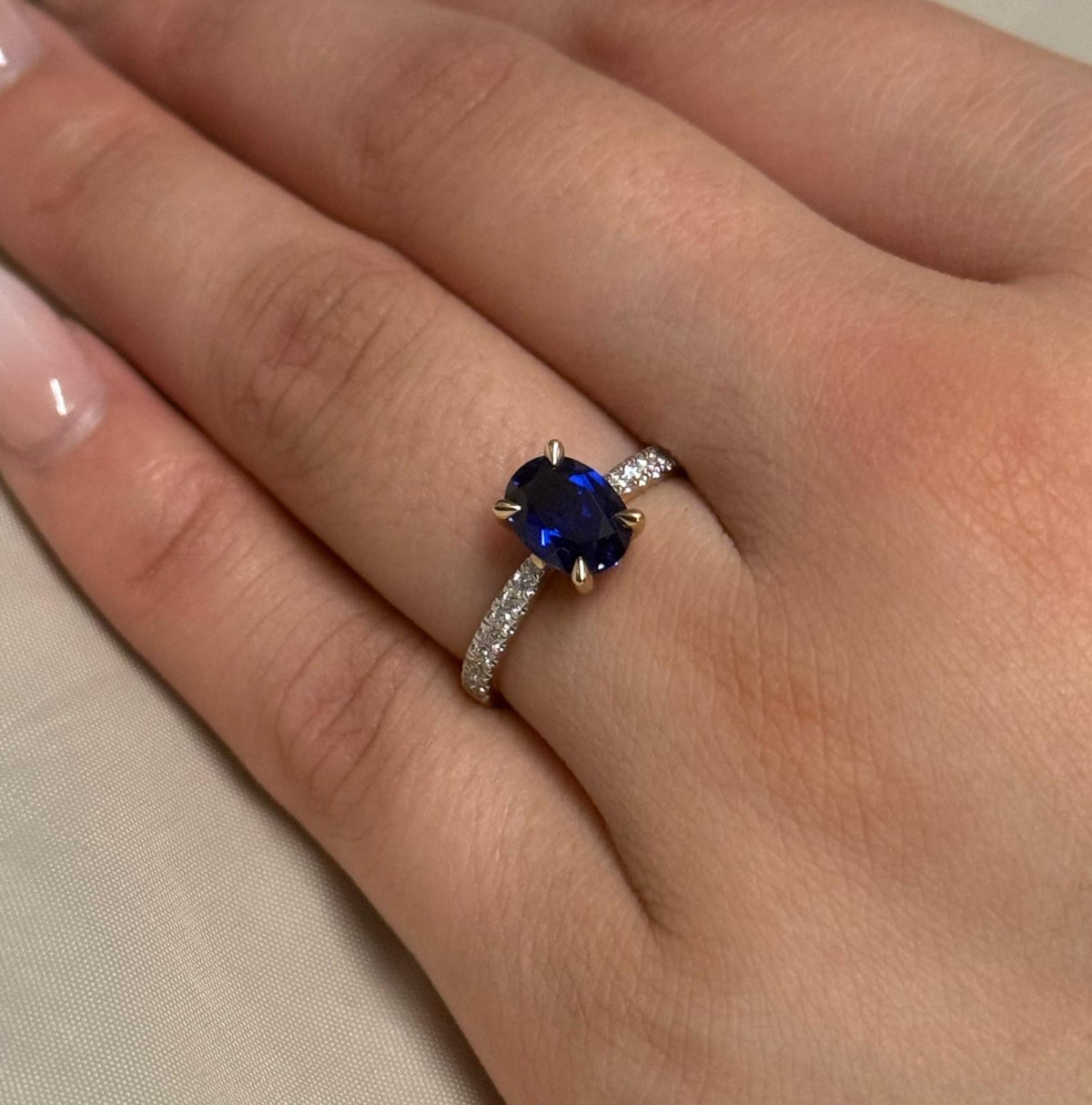 9ct Yellow Gold Lab-Grown Oval Cut Sapphire with Diamond Band