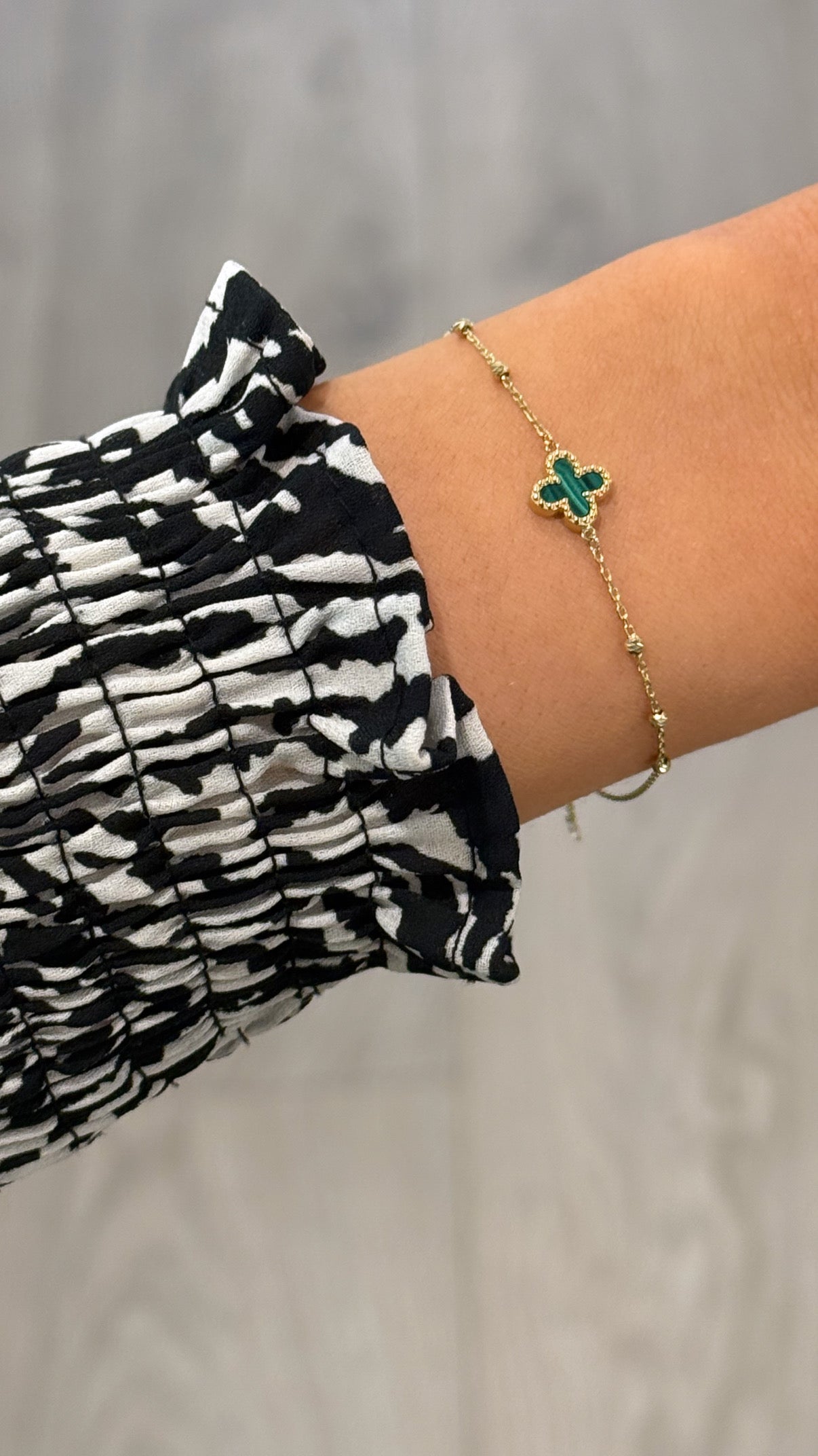 9ct Yellow Gold Malachite Beaded Clover Bracelet