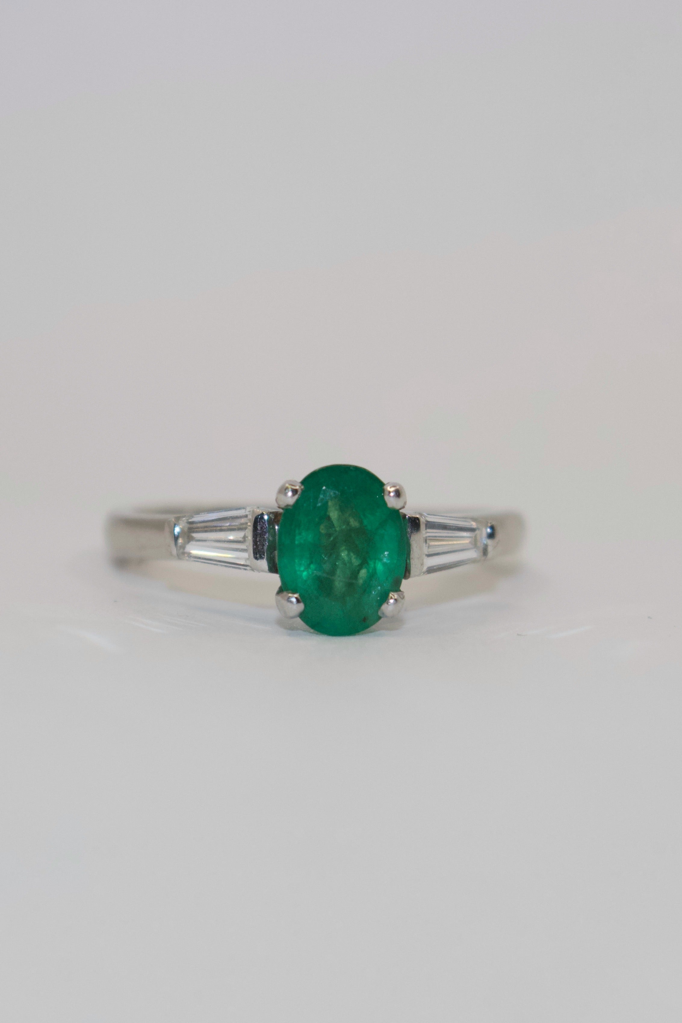 18K White Gold Oval Emerald with Baguette Diamond Side Stones