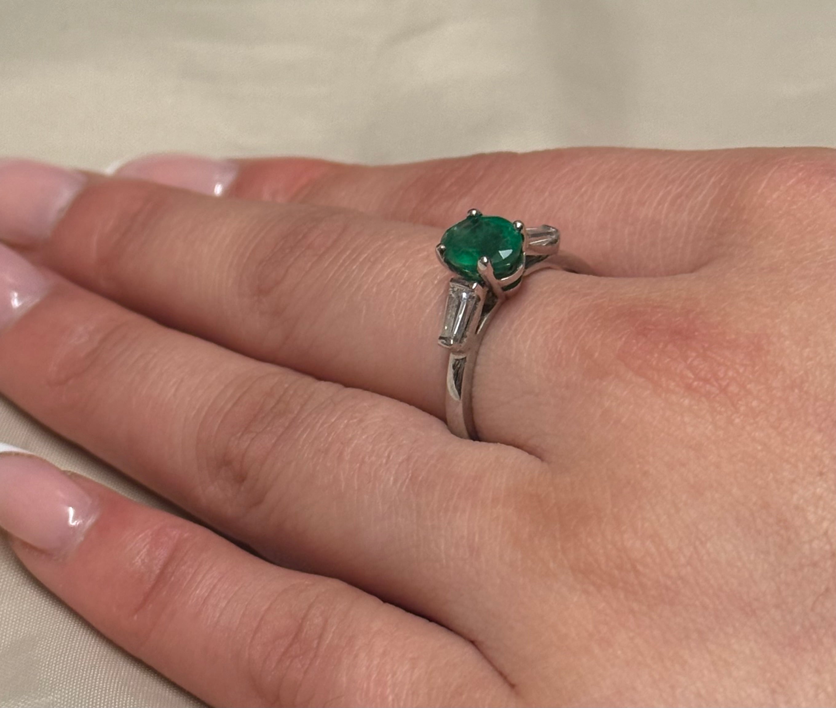 18K White Gold Oval Emerald with Baguette Diamond Side Stones