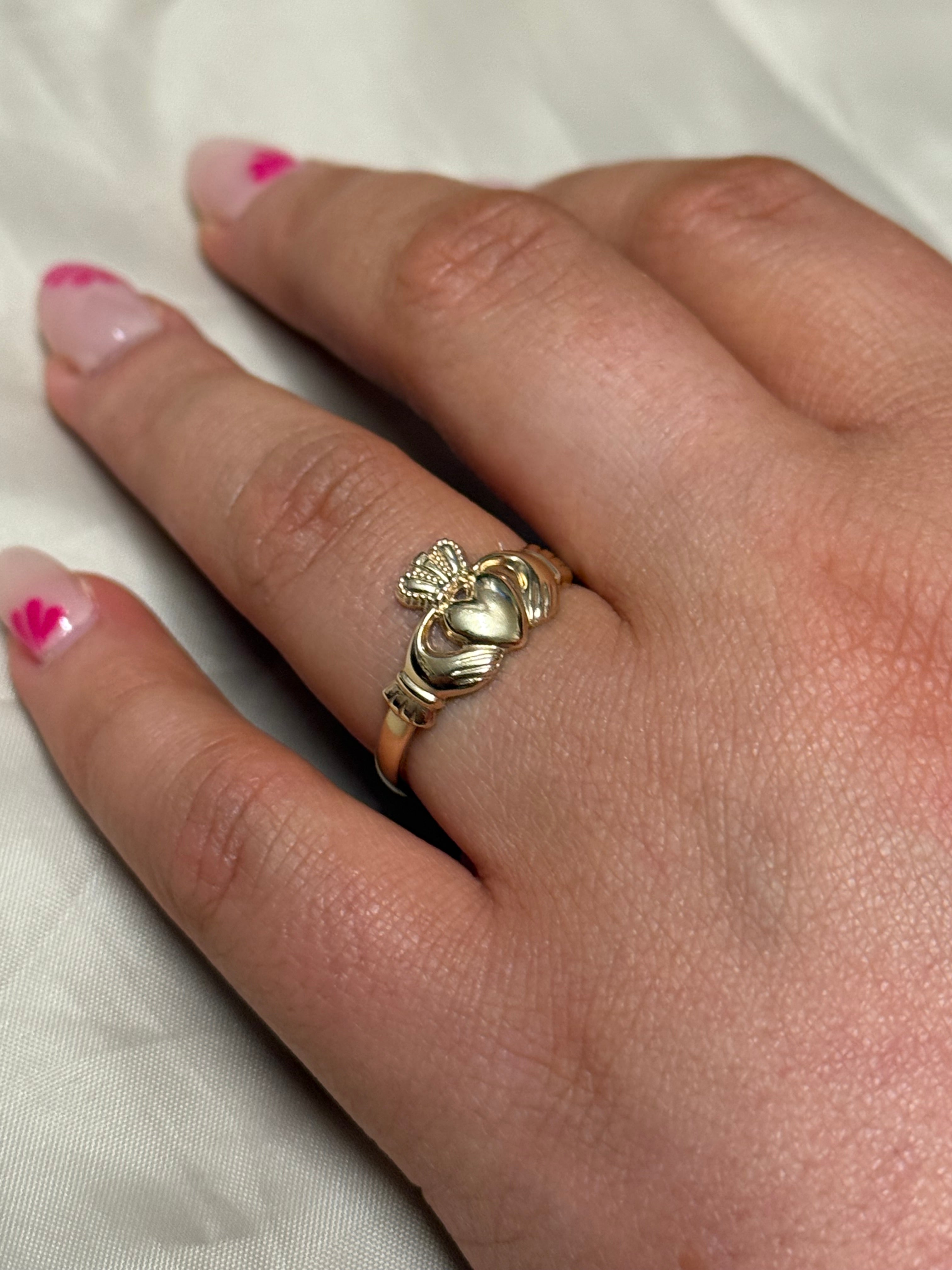 9ct Yellow Gold Heavy Weight Ladies Claddagh Ring