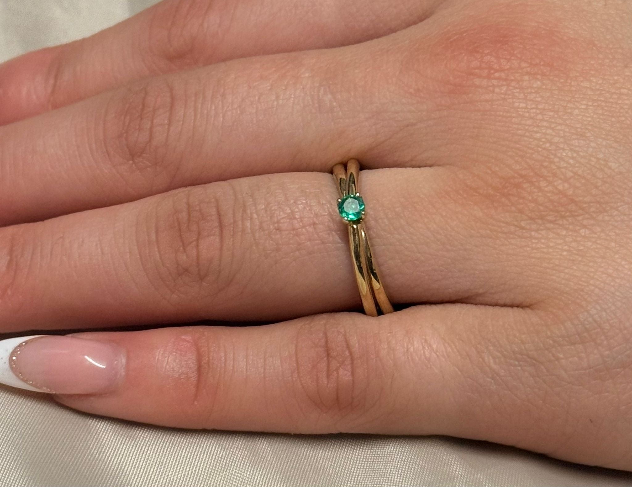 9K Yellow Gold Cross Band Emerald Solitaire
