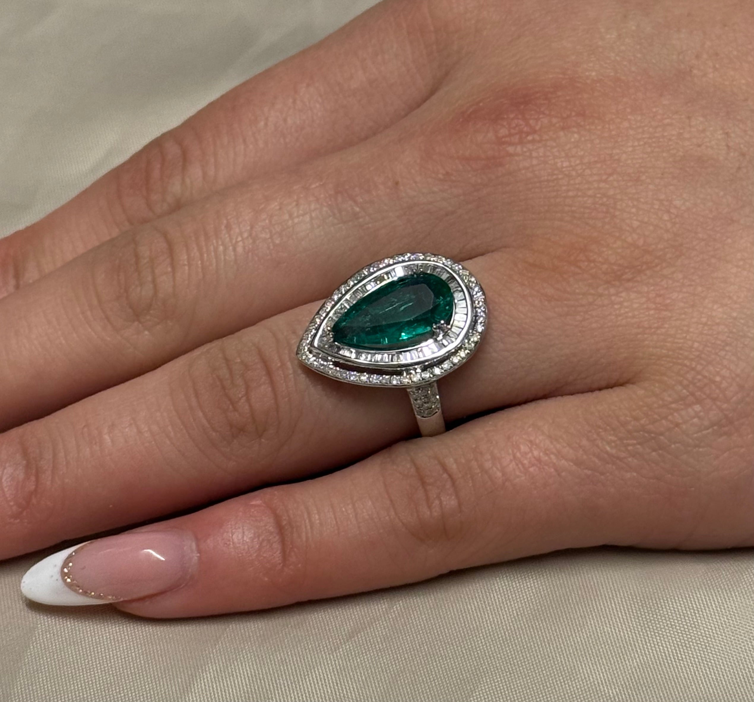 18K White Gold Pear Emerald with Double Halo