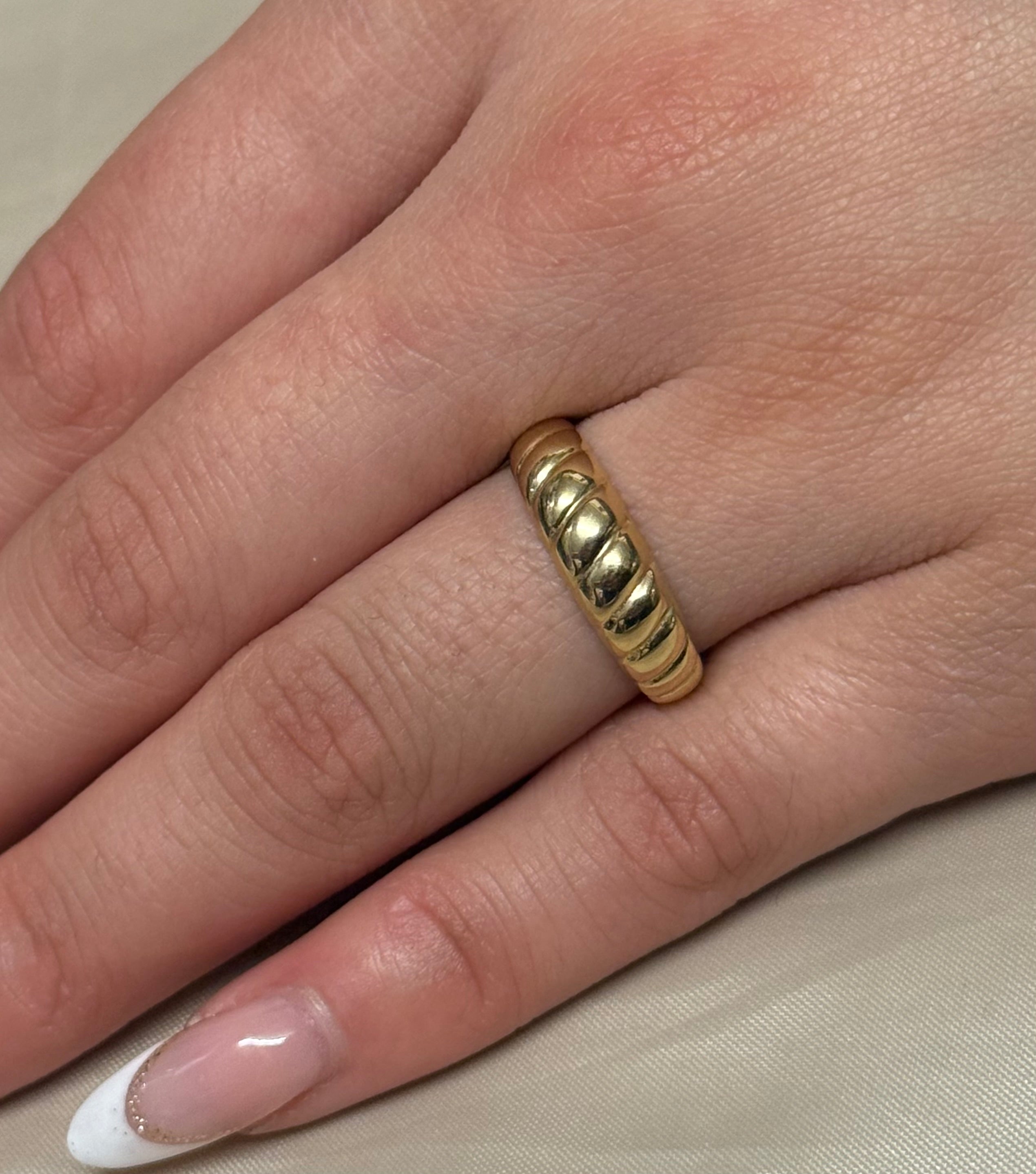 9ct Yellow Gold Croissant Ring