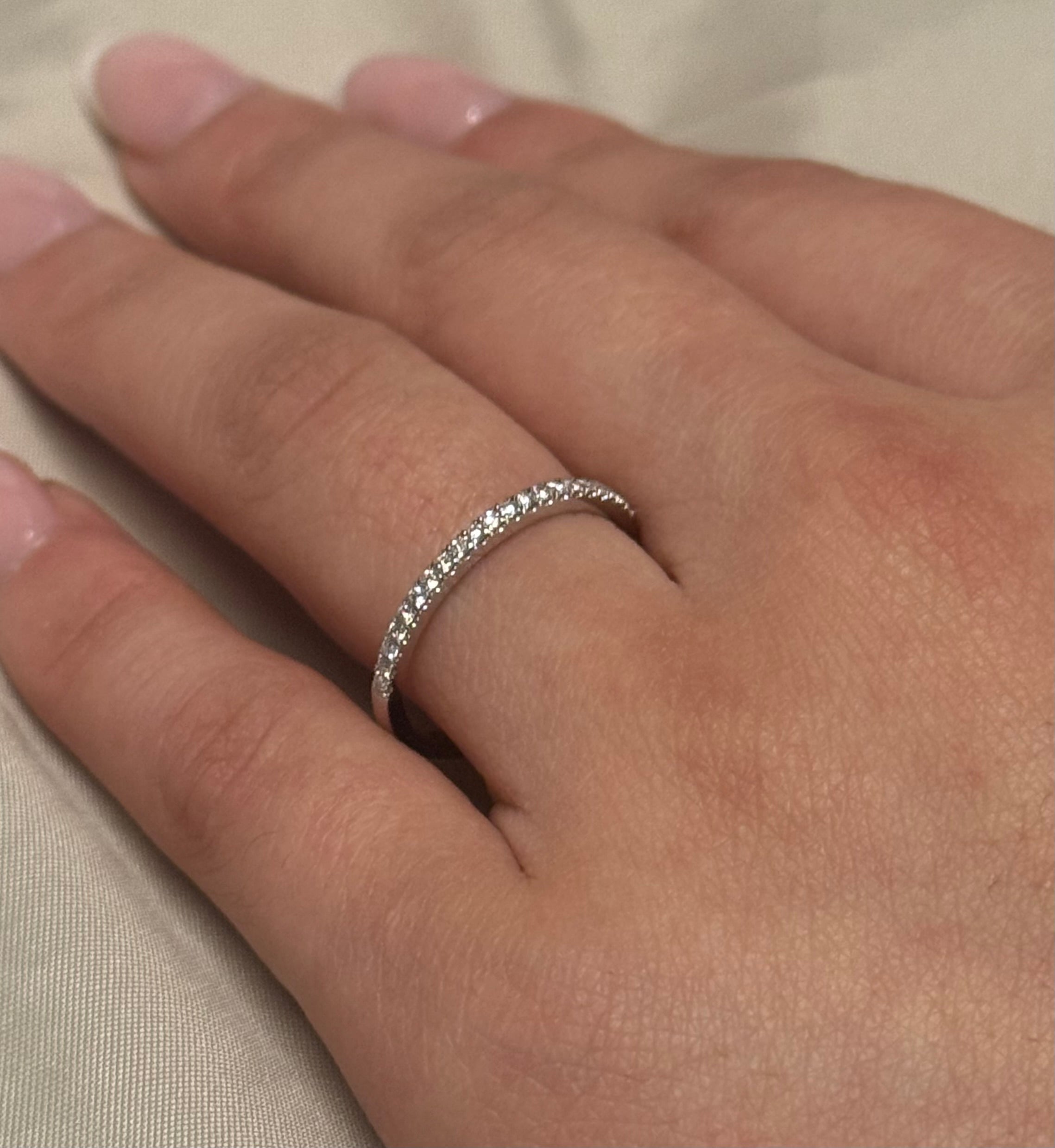 18k Yellow Gold Mini Claw Diamond Wedding Band