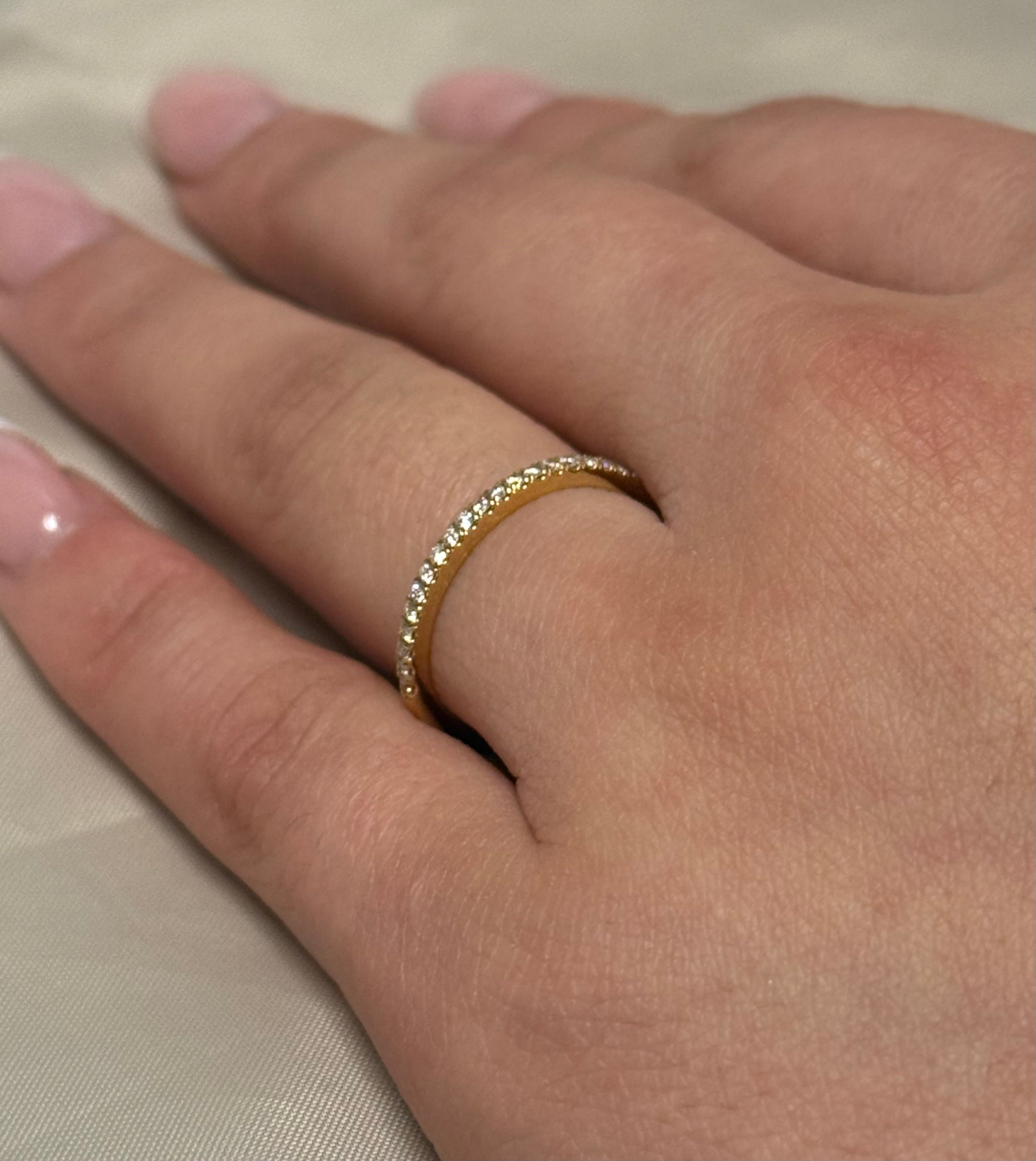 18k Yellow Gold Mini Claw Diamond Wedding Band