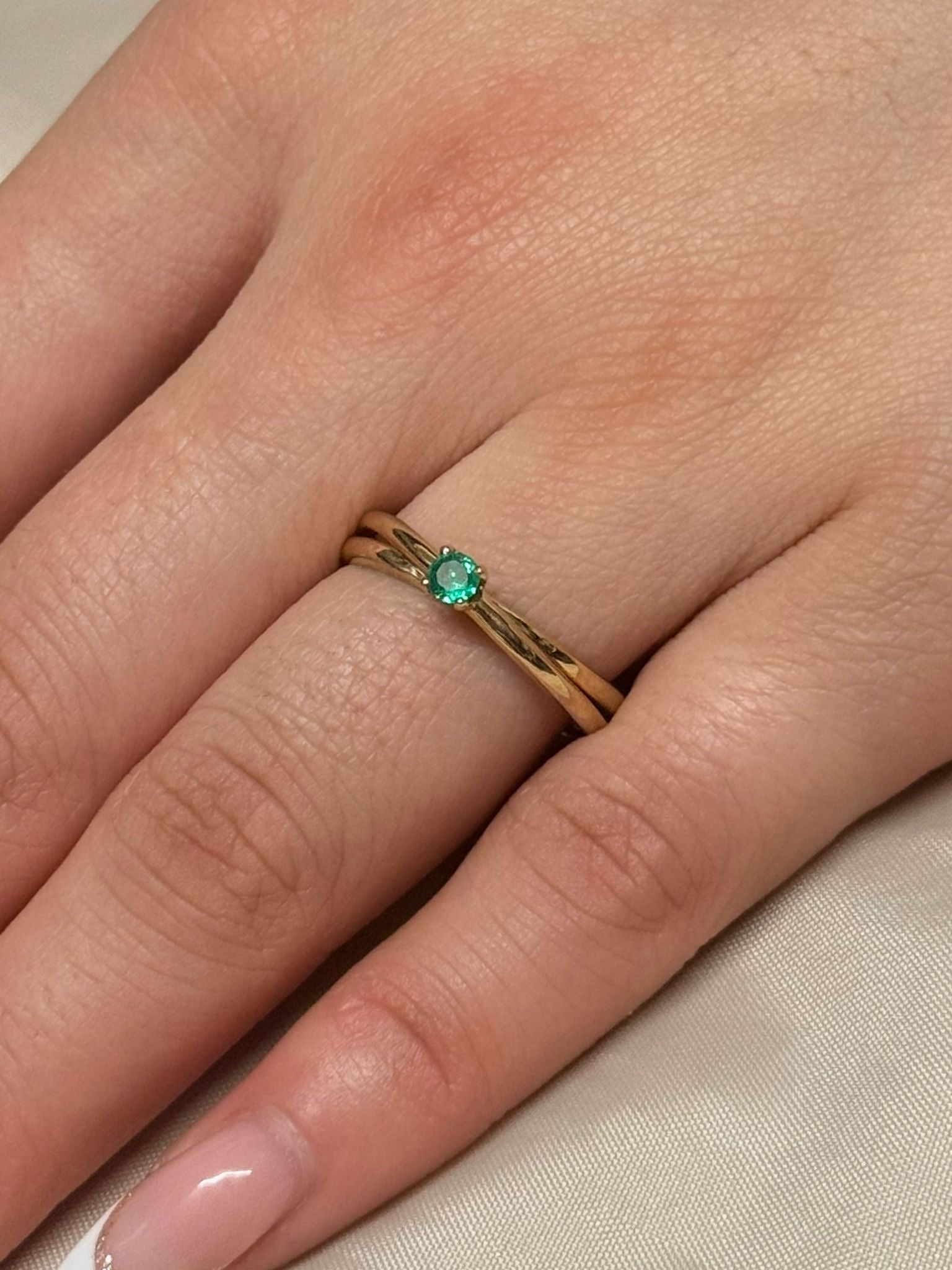 9K Yellow Gold Cross Band Emerald Solitaire