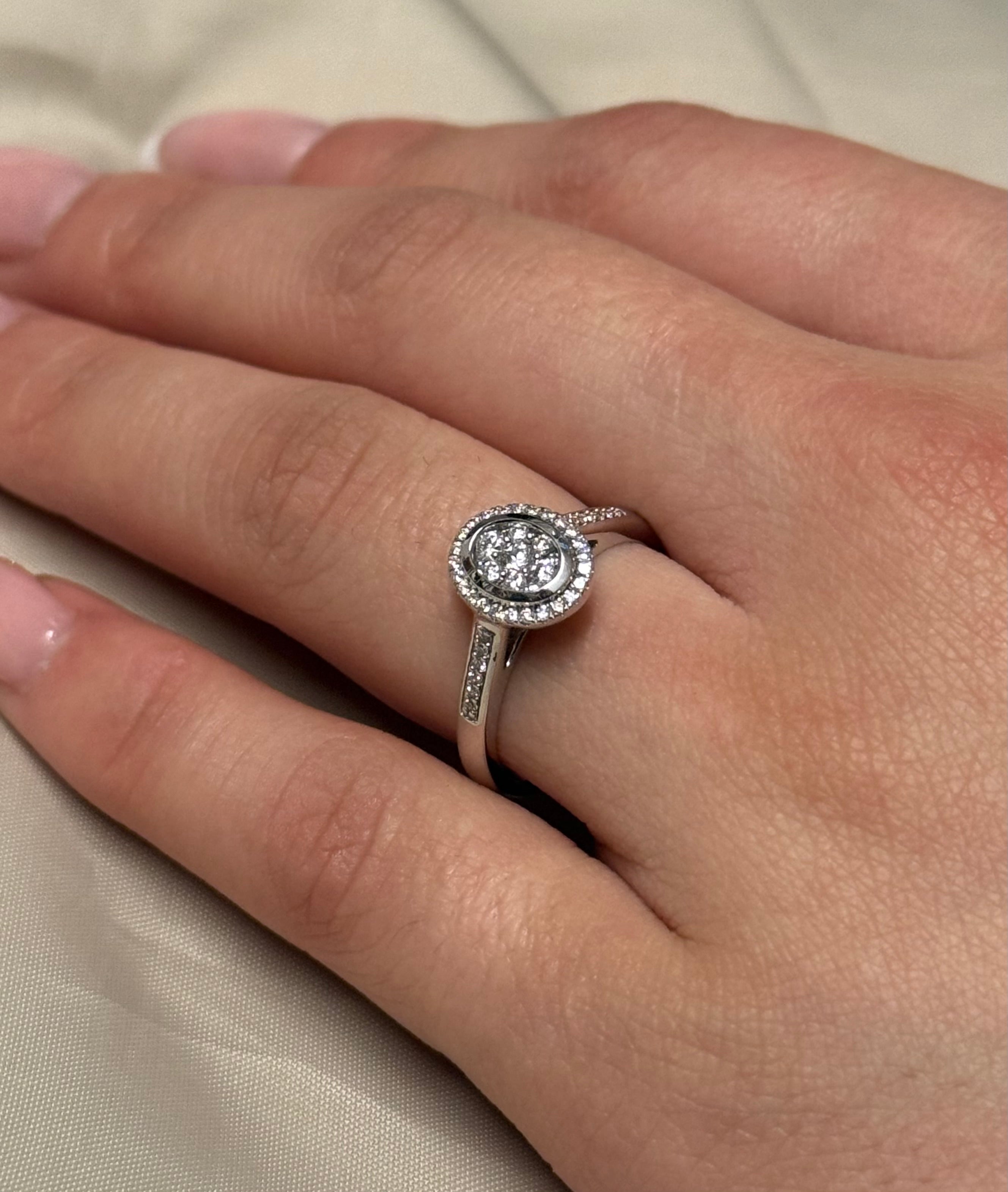 9K White Gold Oval Illusion Halo Diamond Ring