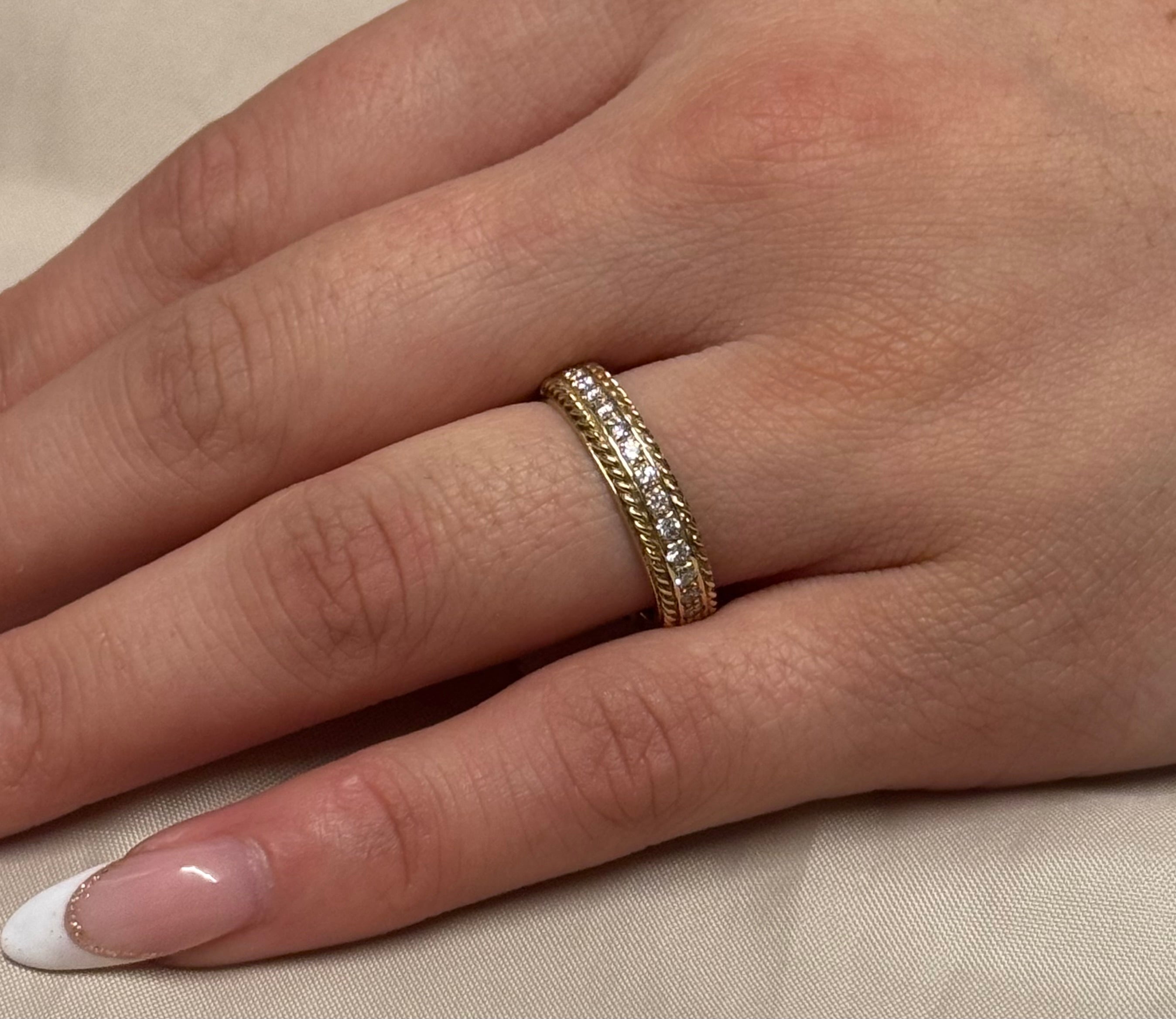 9k Yellow Gold Grain Set Band with Rope Edges