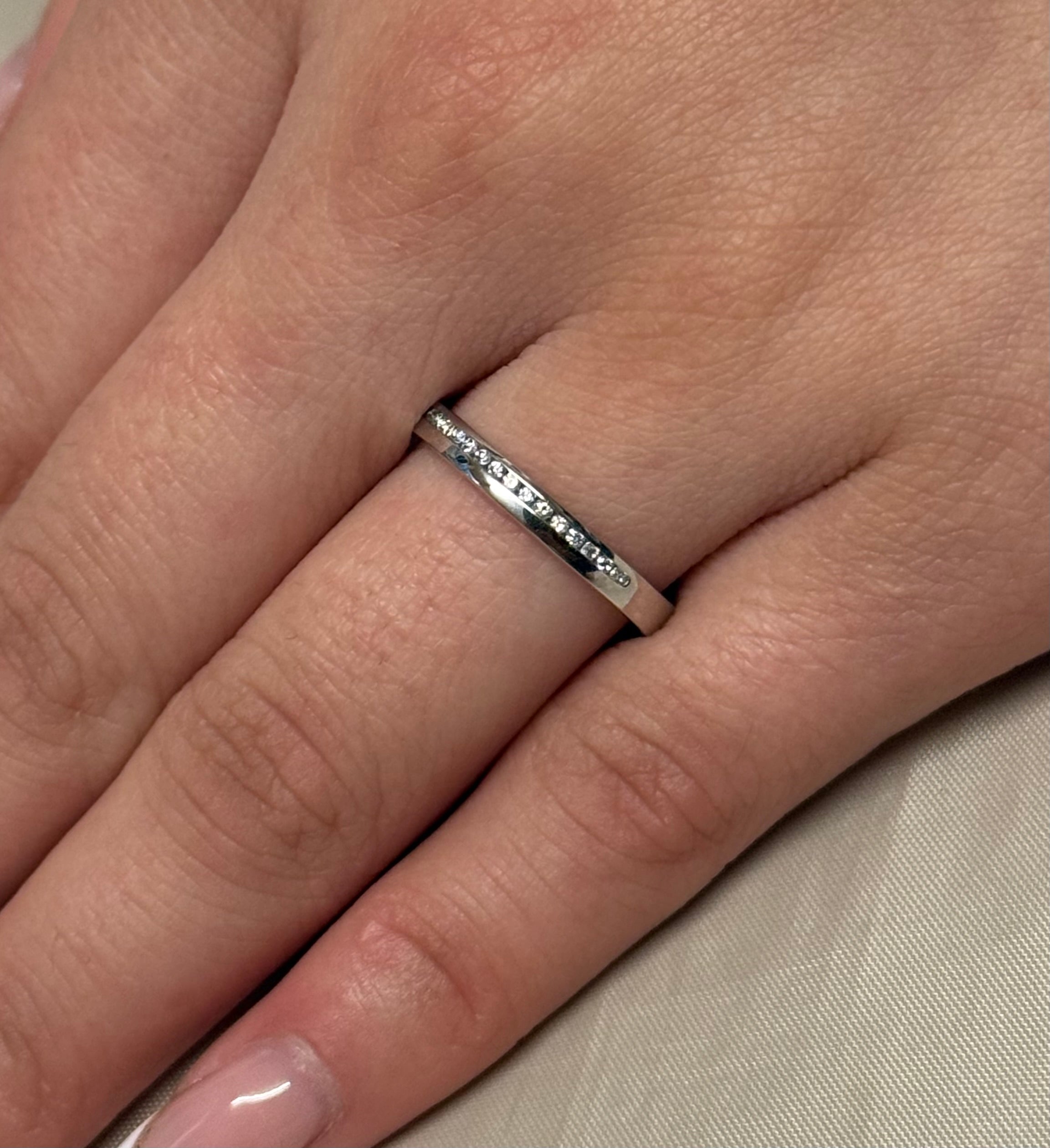 18k White Gold Offset Diamond Band