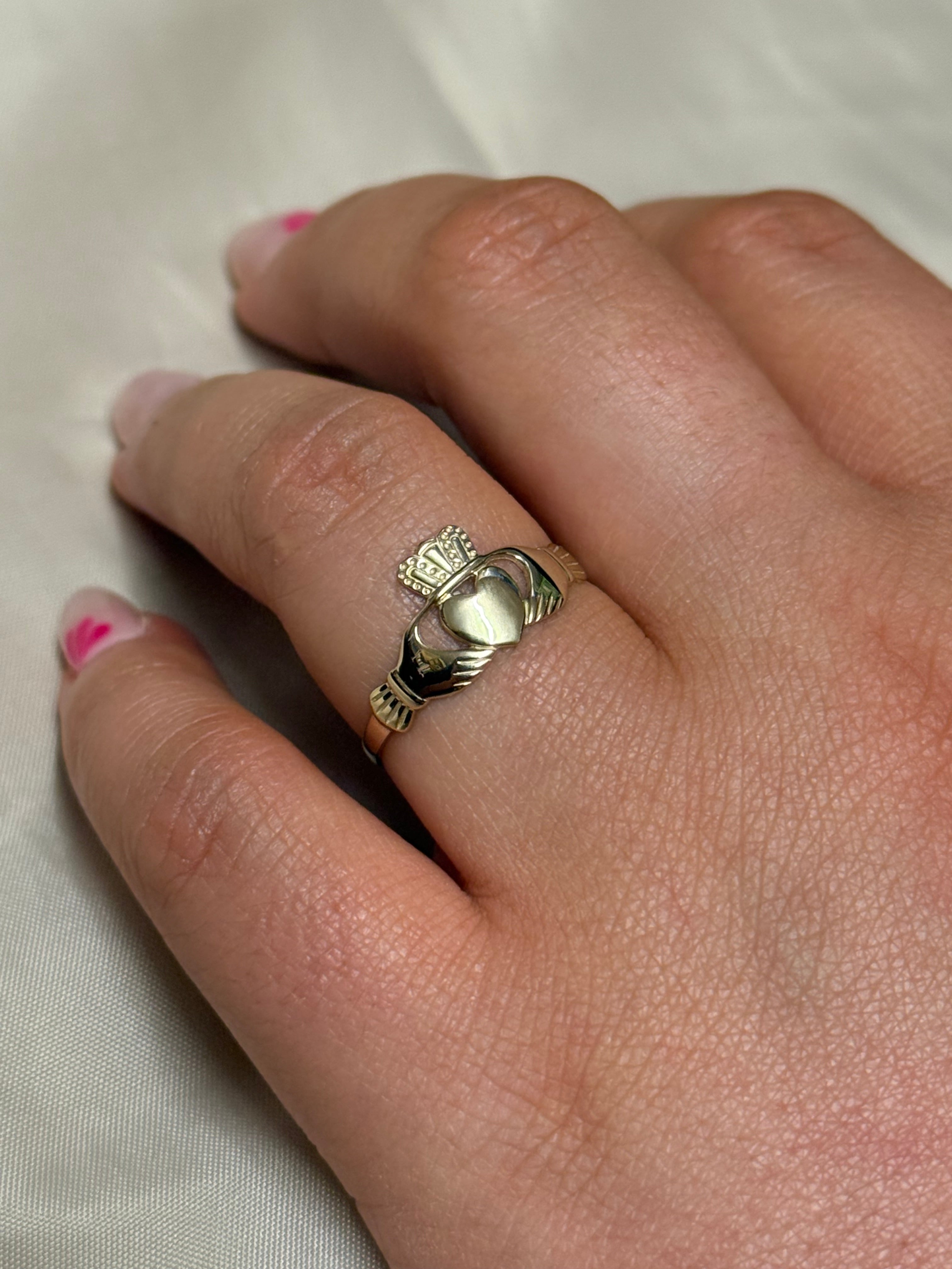 9ct Yellow Gold Light Weight Ladies Claddagh Ring