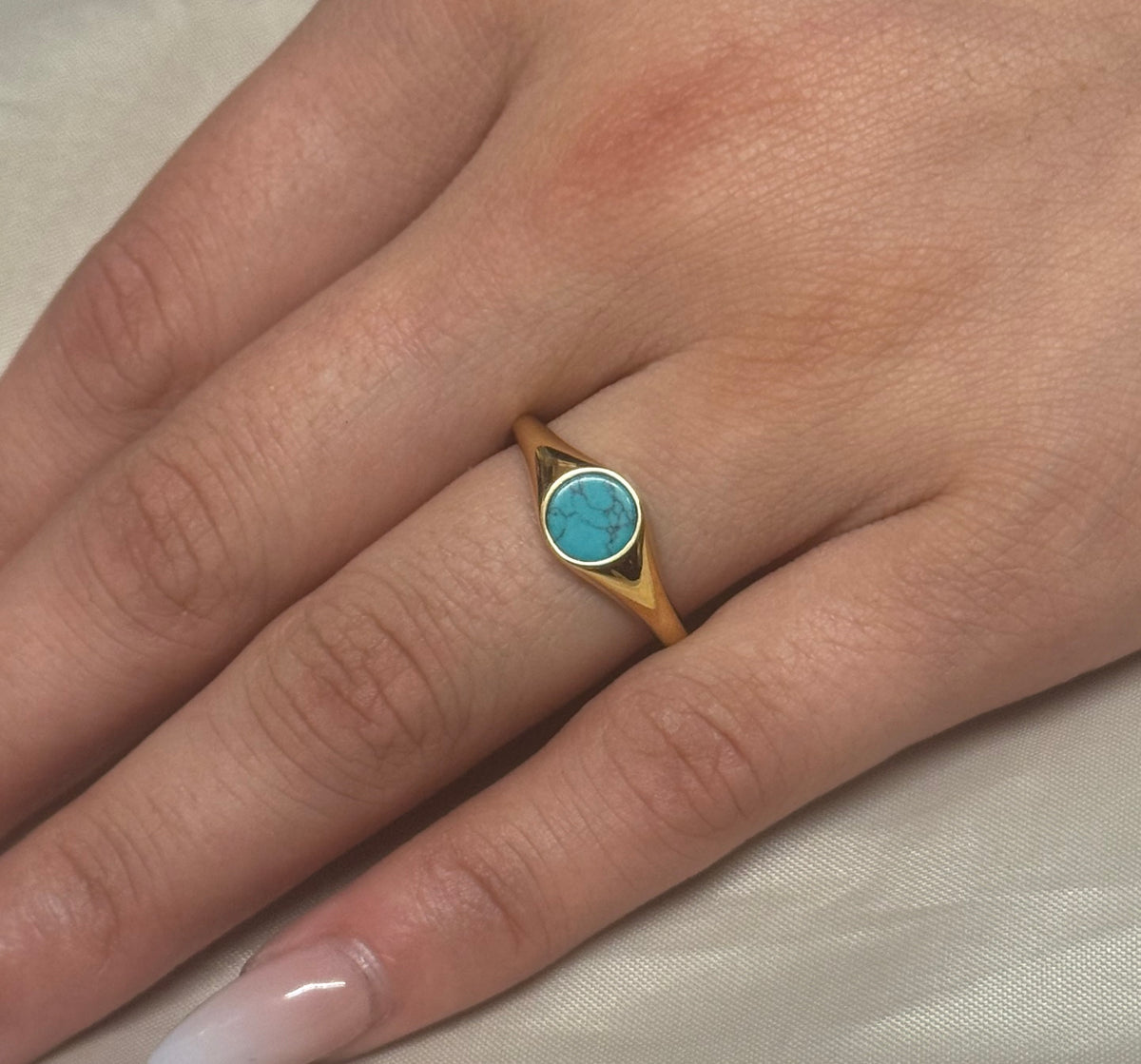 9K Yellow Gold Round Turquoise Signet Ring