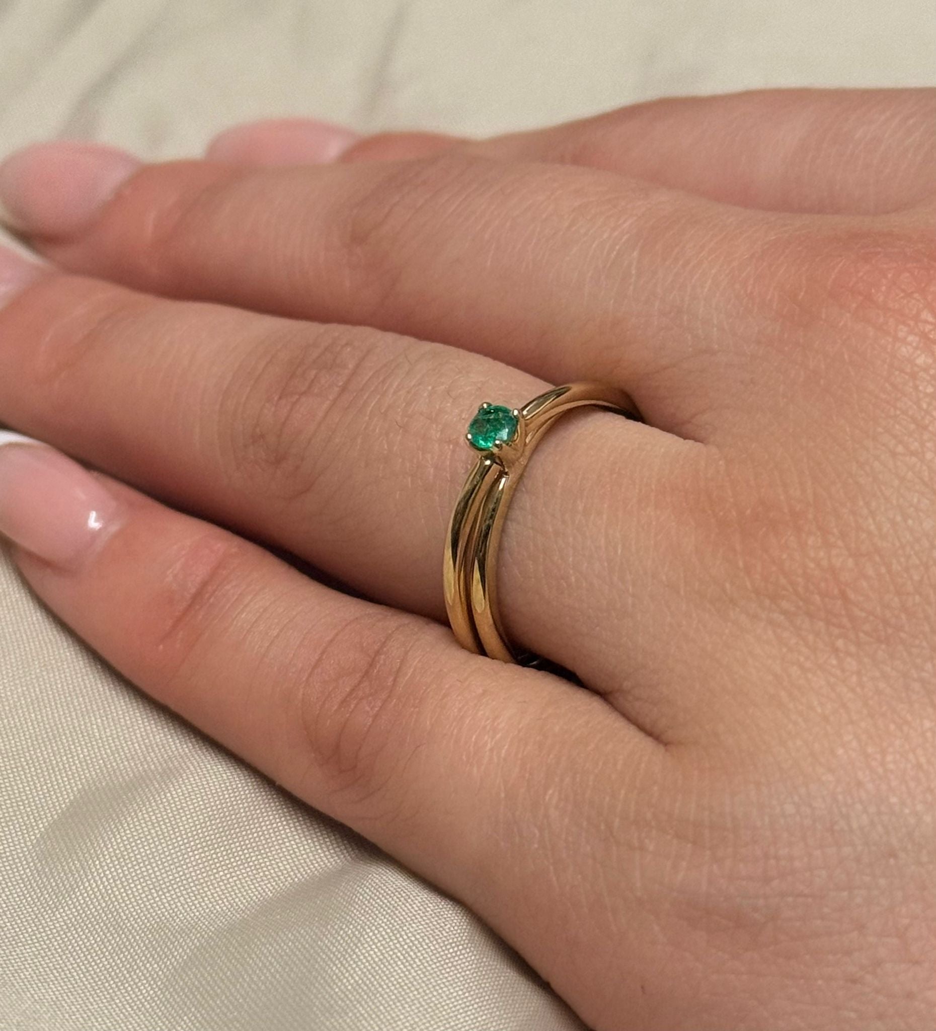 9K Yellow Gold Cross Band Emerald Solitaire