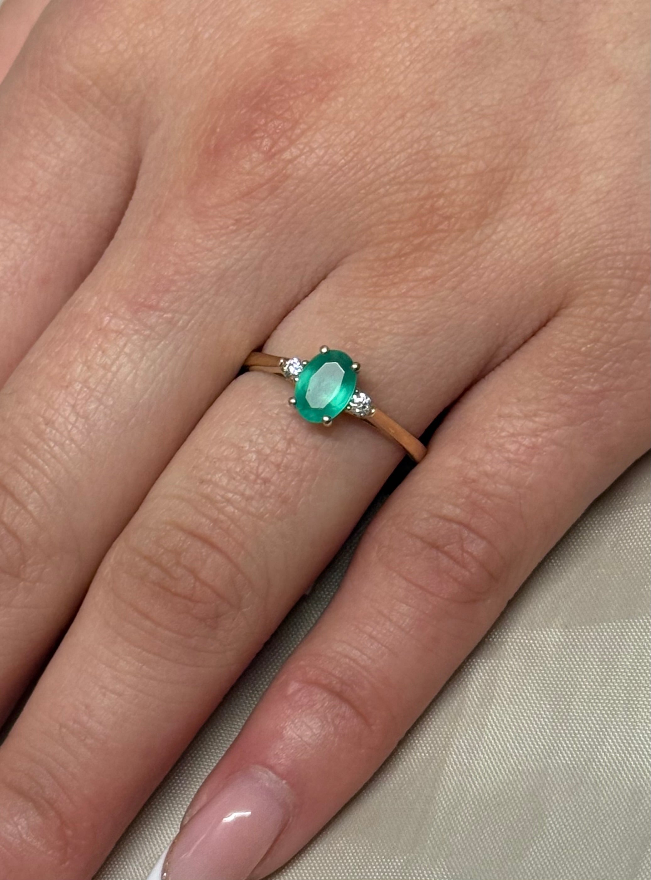 9K Yellow Gold Oval Emerald with Diamond Side Stones