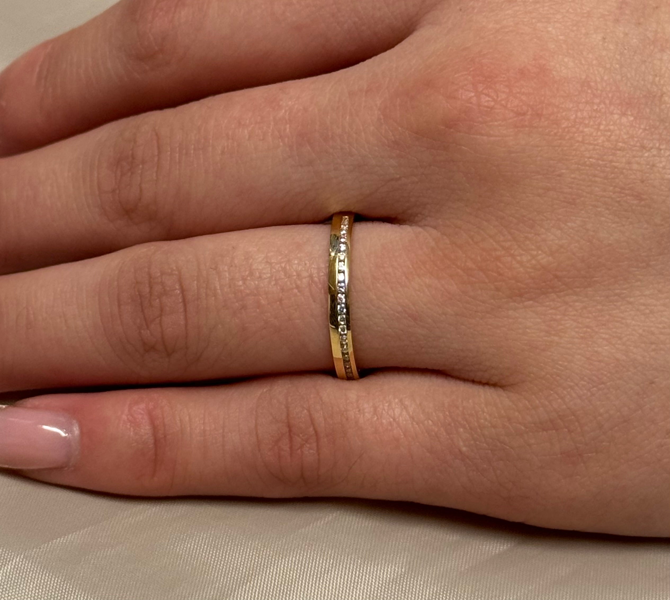 18K Yellow Gold Offset Diamond Band