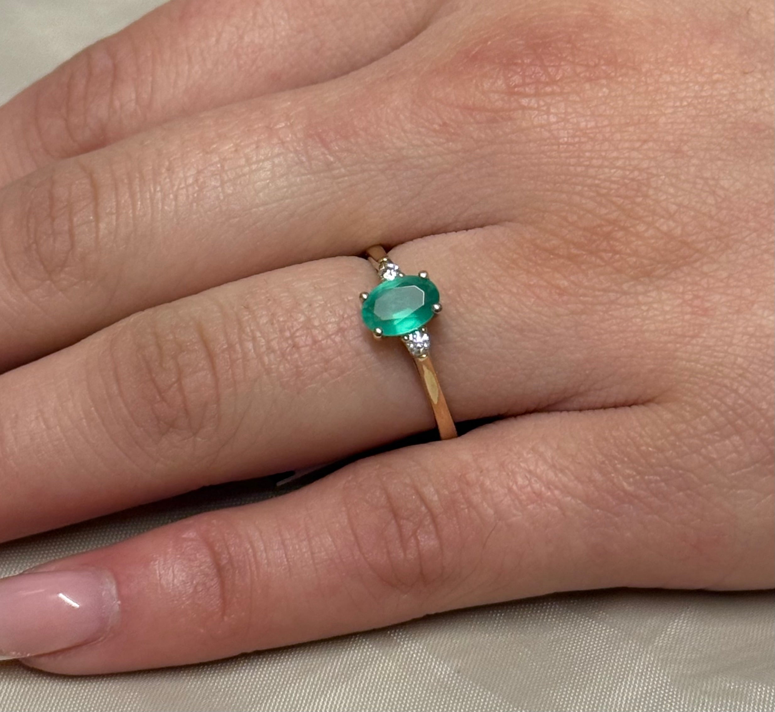 9K Yellow Gold Oval Emerald with Diamond Side Stones