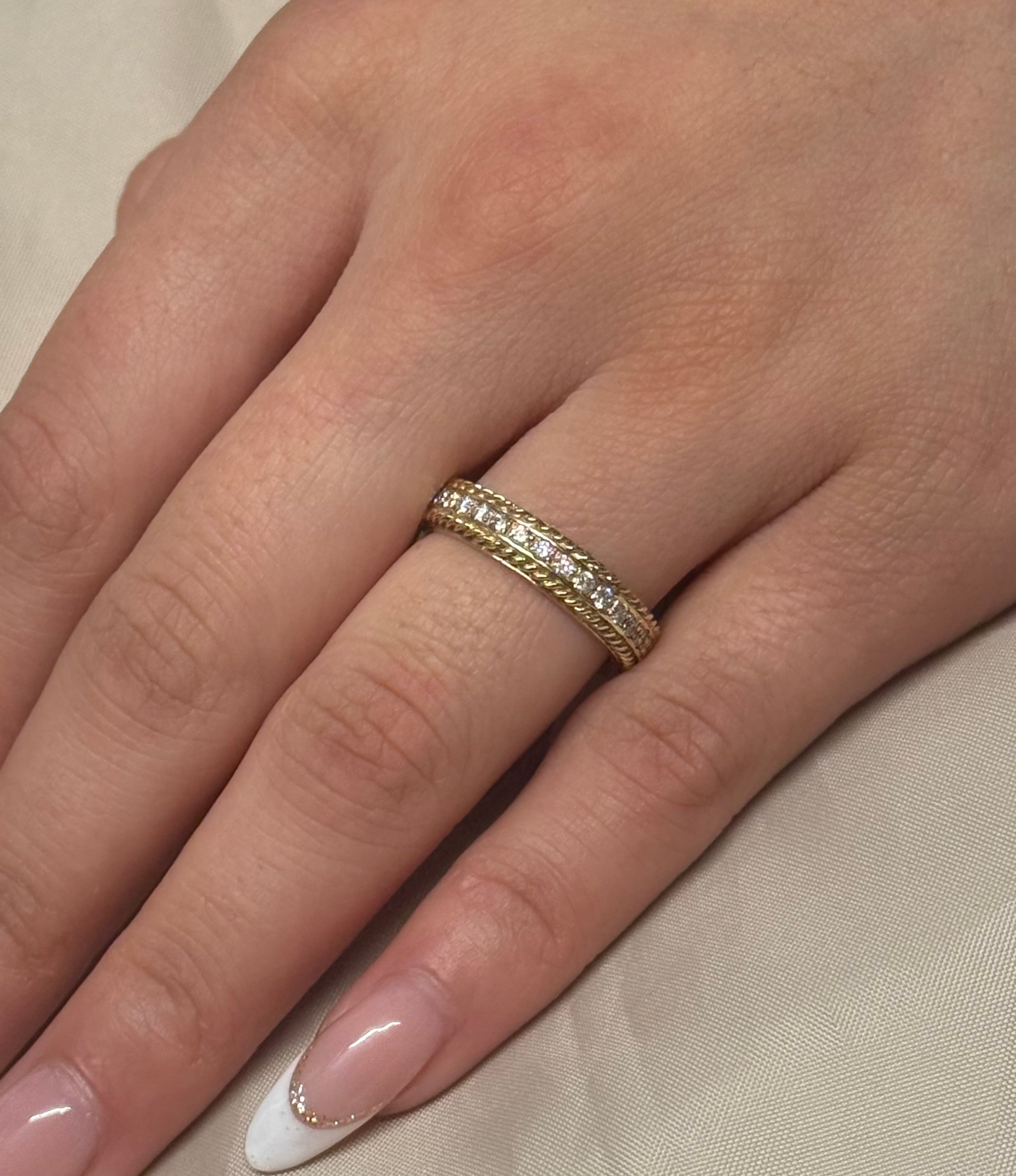 9k Yellow Gold Grain Set Band with Rope Edges
