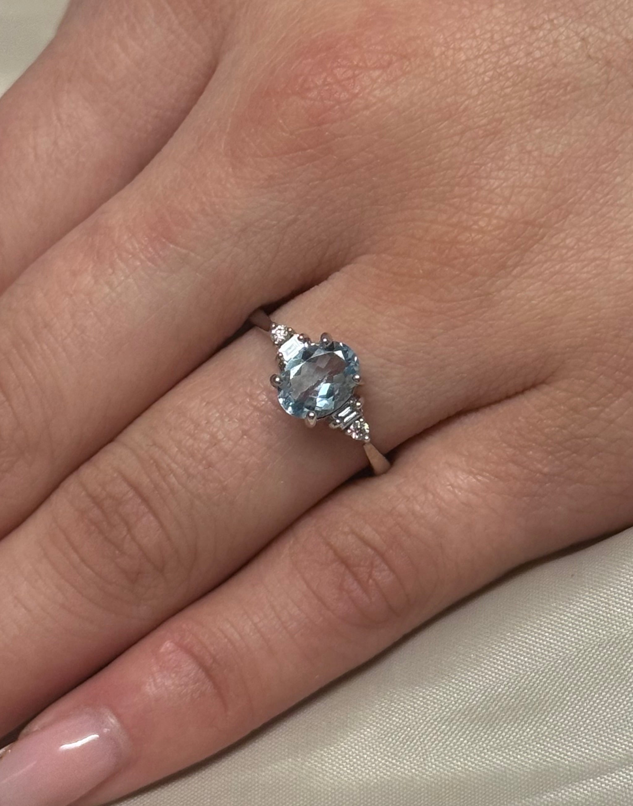 18K White Gold Oval Aquamarine with Diamond Side Stones