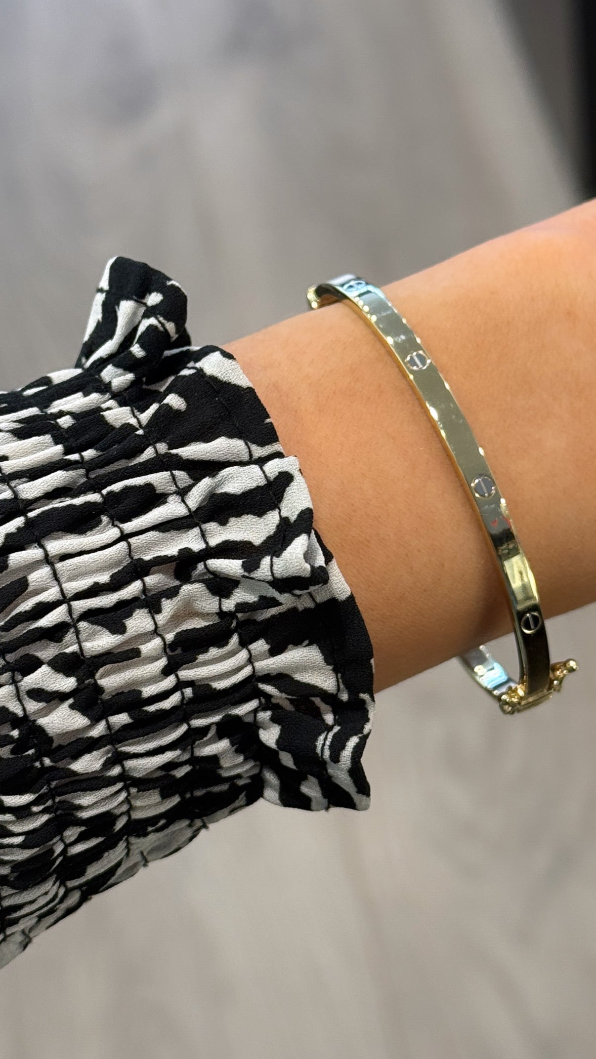 9ct Yellow Gold Bangle with White Screws