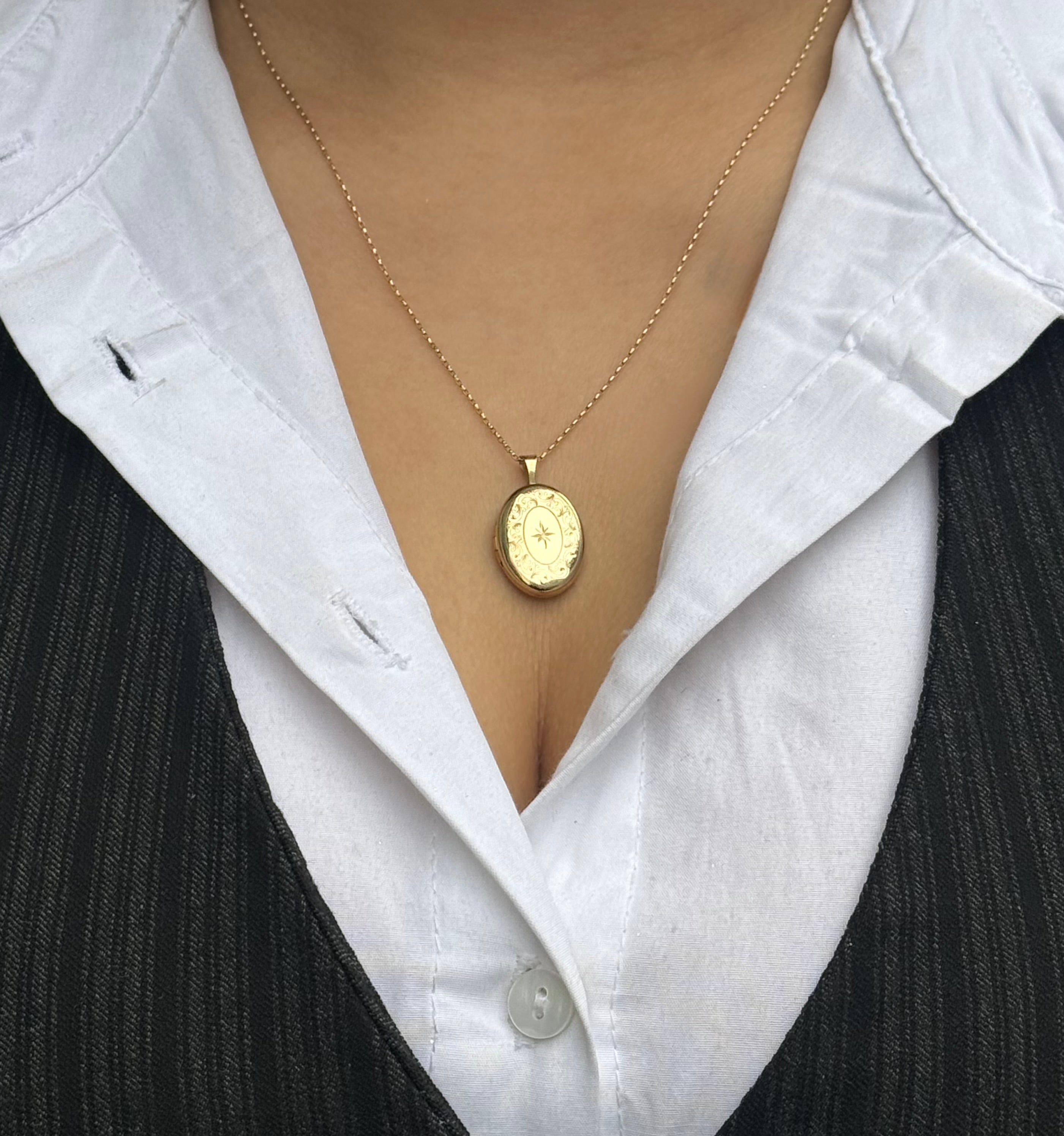 9ct Yellow Gold Oval Locket