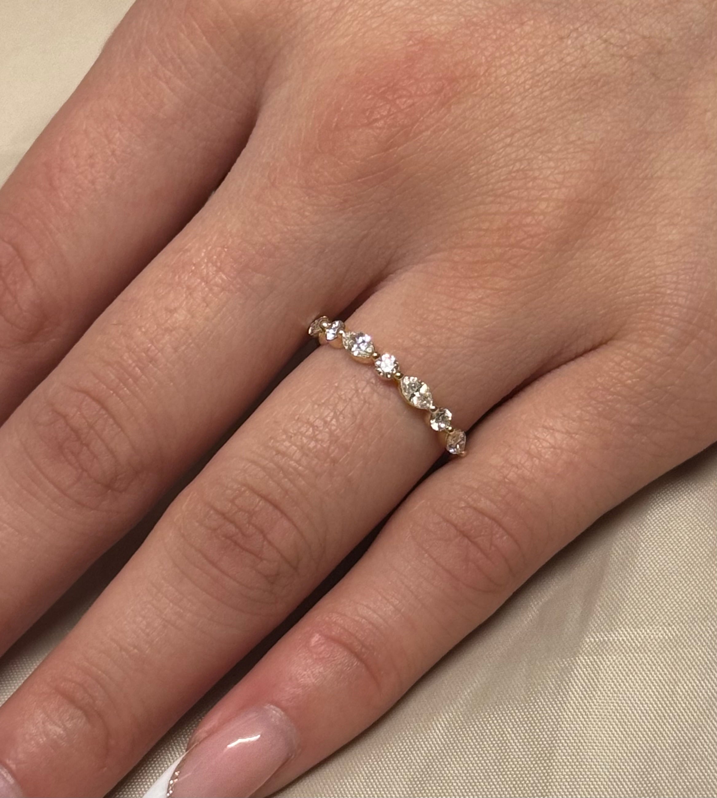 18k Yellow Gold Marquise Brilliant Clawset Band