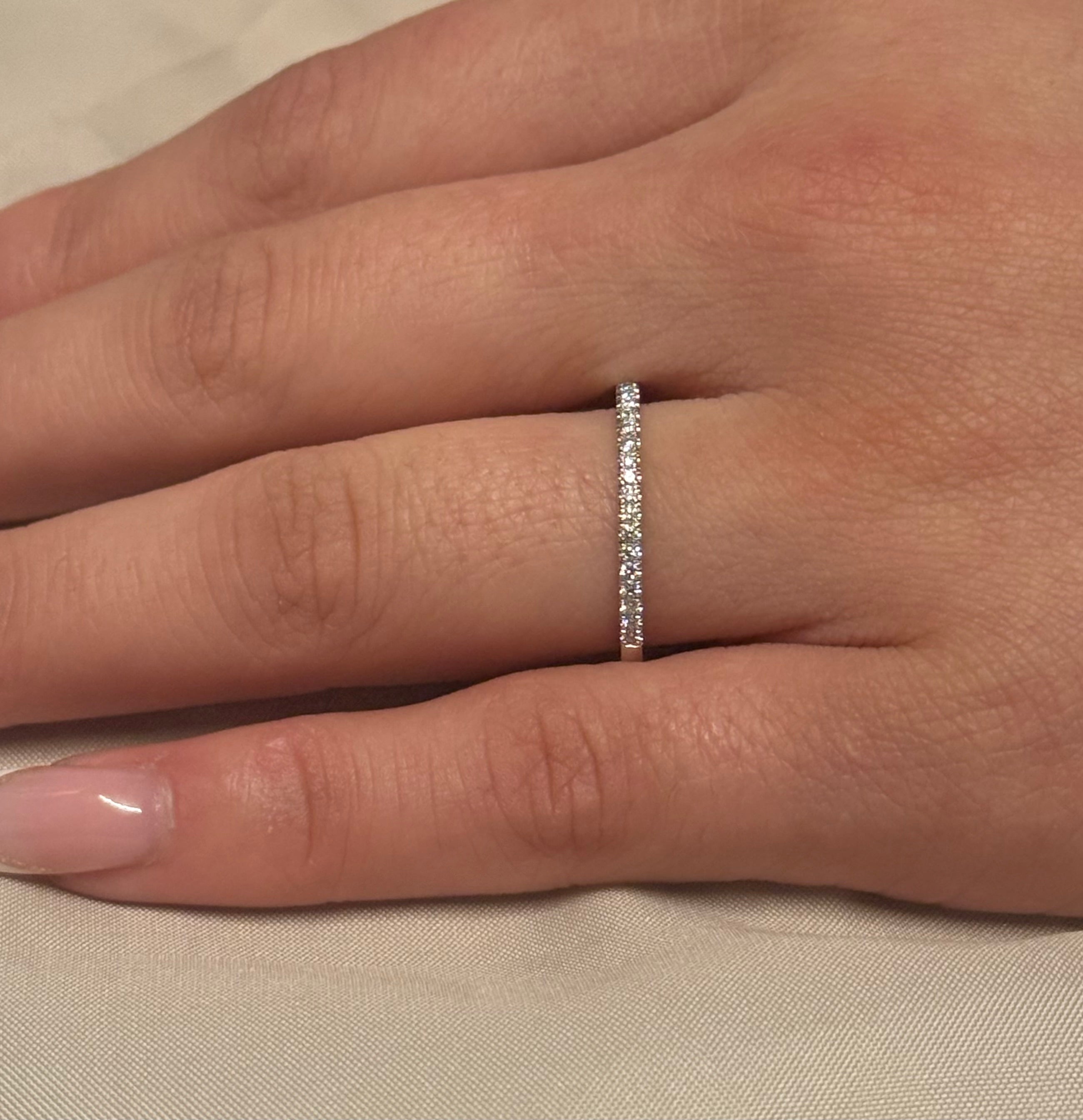 18k Yellow Gold Mini Claw Diamond Wedding Band