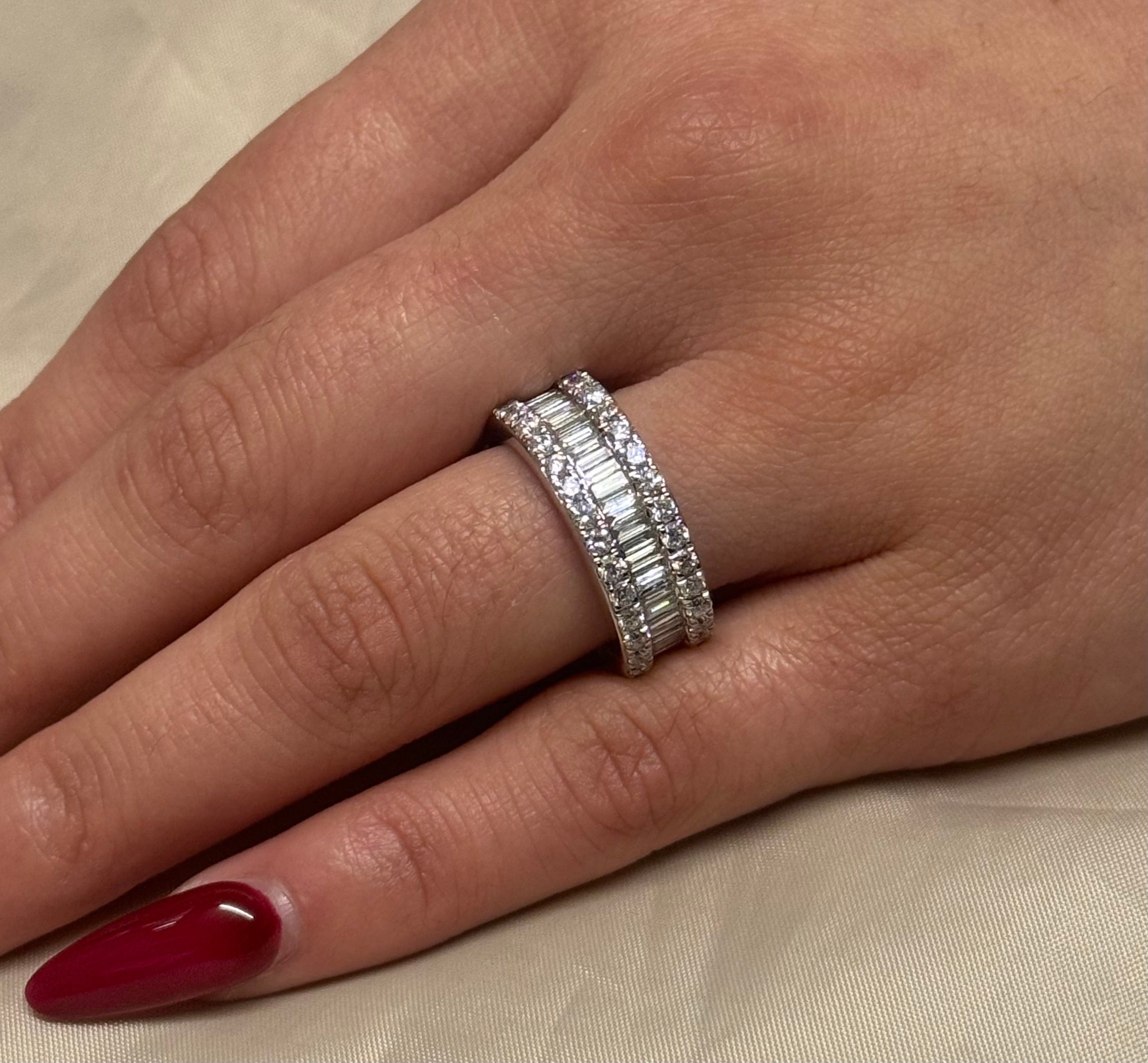18K Yellow Gold Baguette & Brilliant Diamond Band