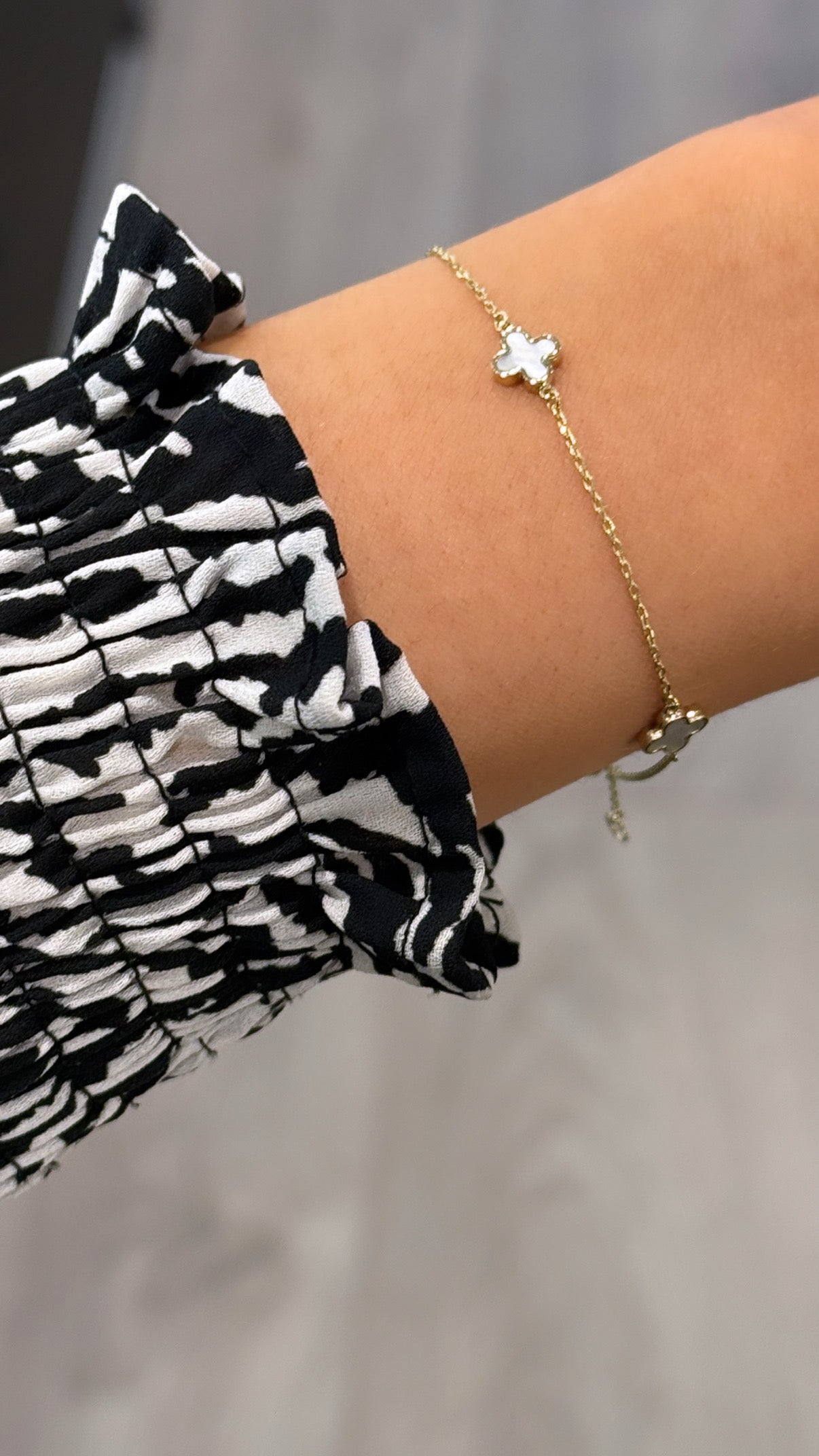 9ct Yellow Gold Mother Of Pearl Clover Bracelet