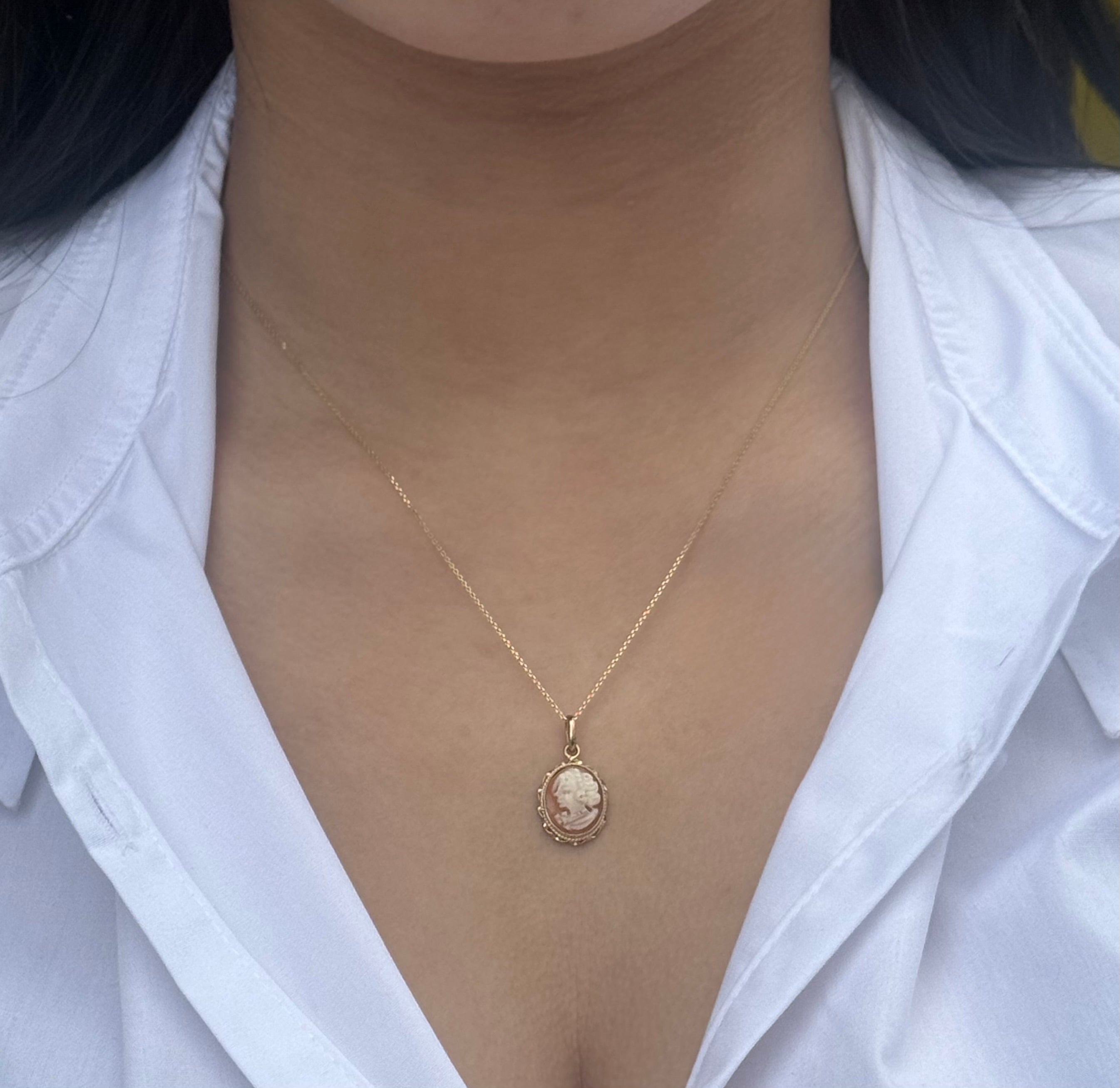 9ct Yellow Gold Cameo Pendant