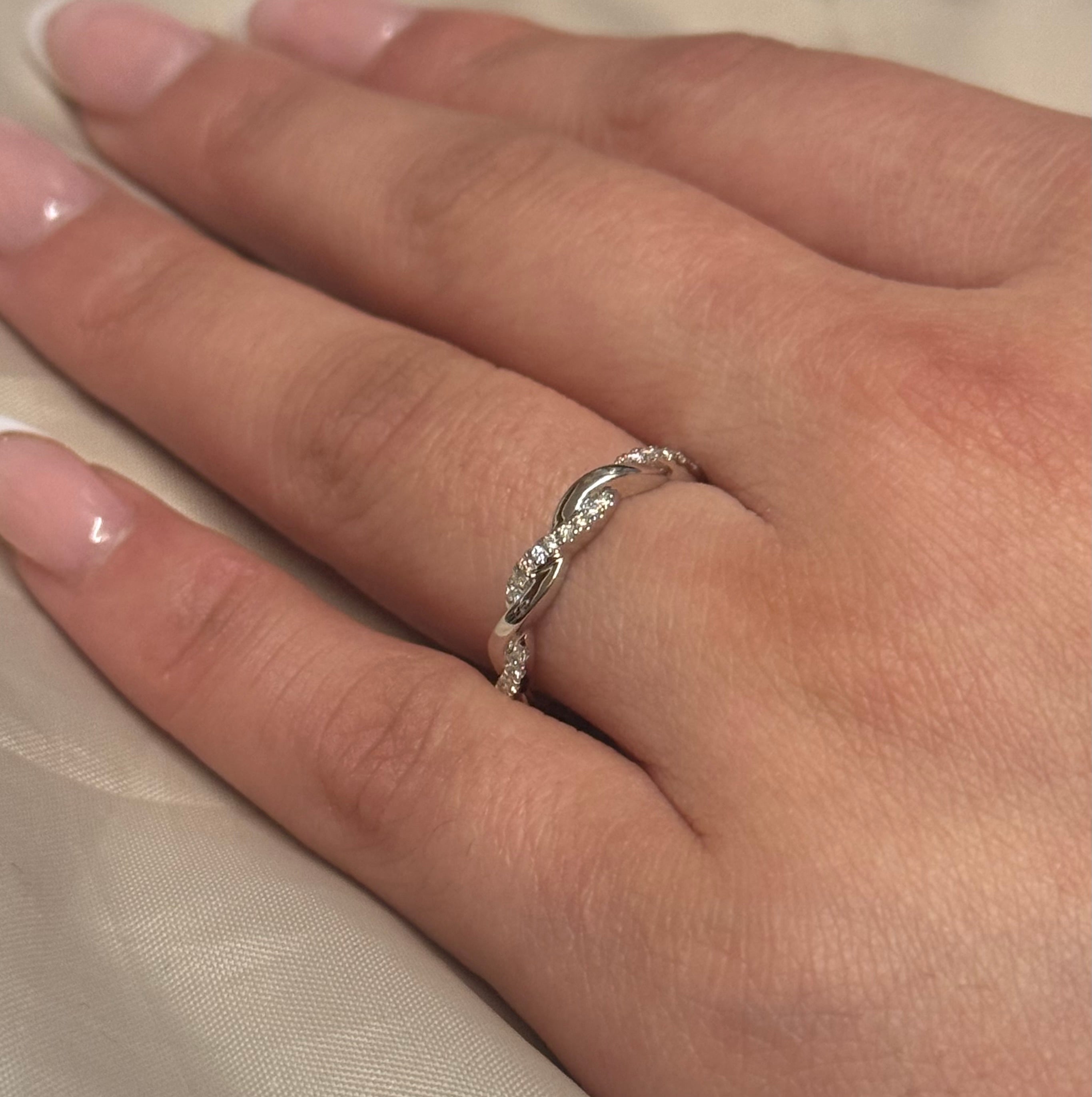 9k White Gold Twist Diamond Band