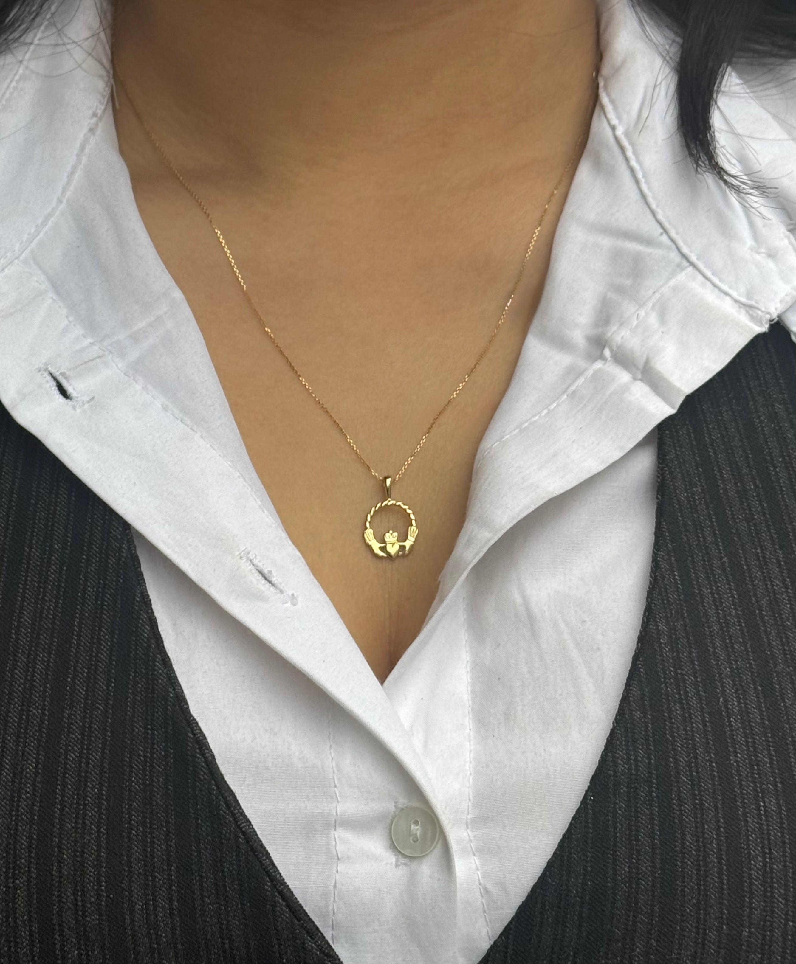 9ct Yellow Gold Claddagh Twist Small Pendant