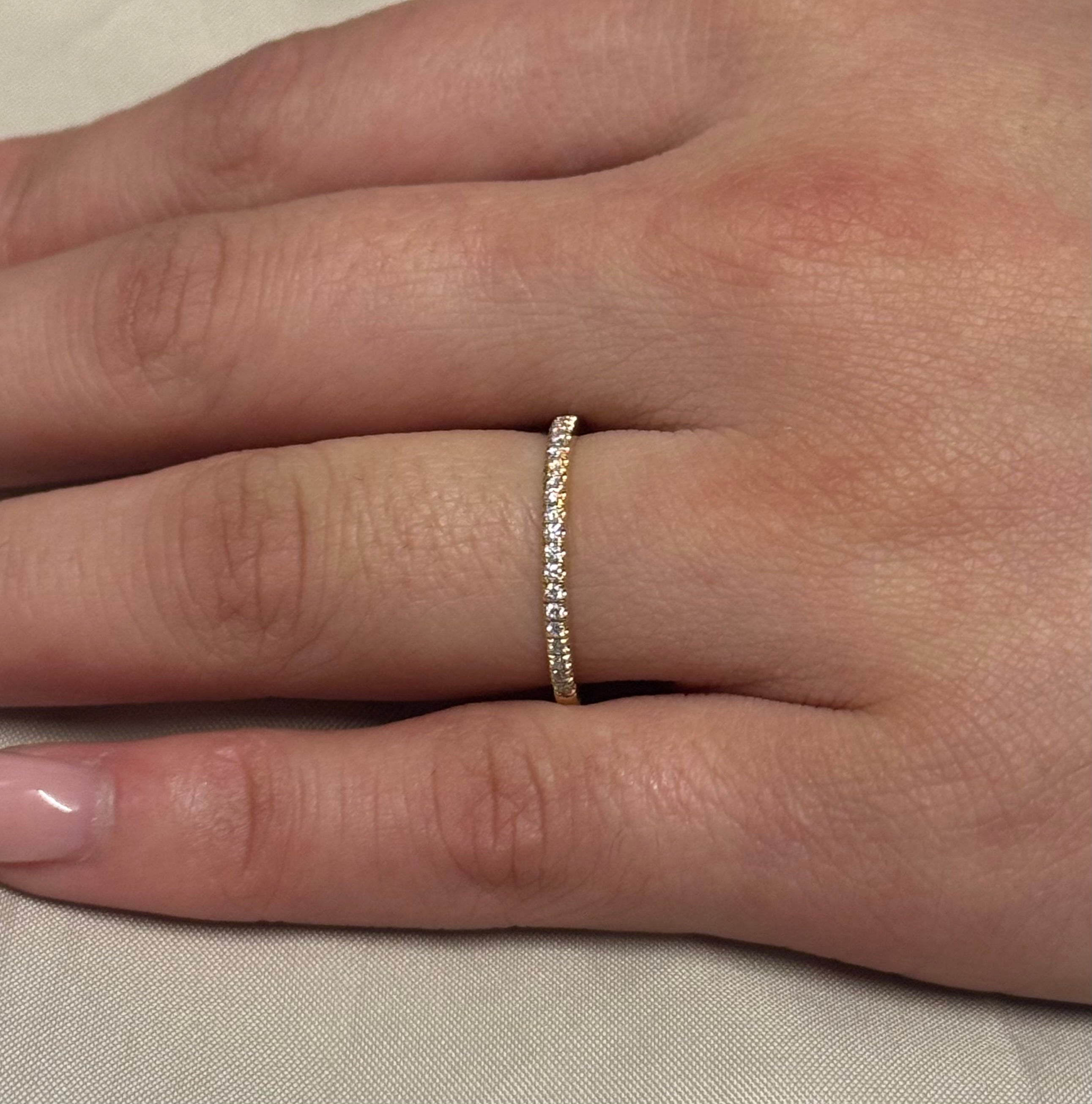 18k Yellow Gold Mini Claw Diamond Wedding Band
