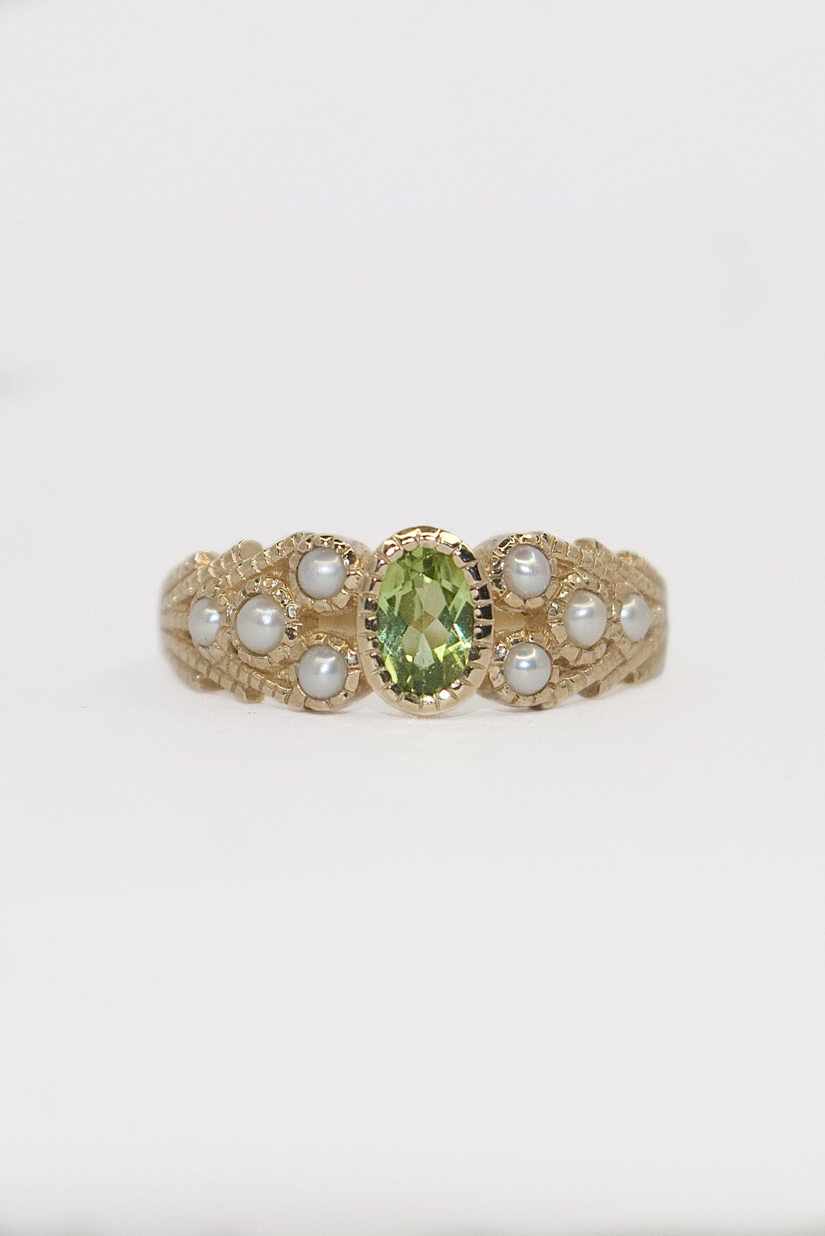 9K Yellow Gold Vintage Style Peridot and Pearl Ring