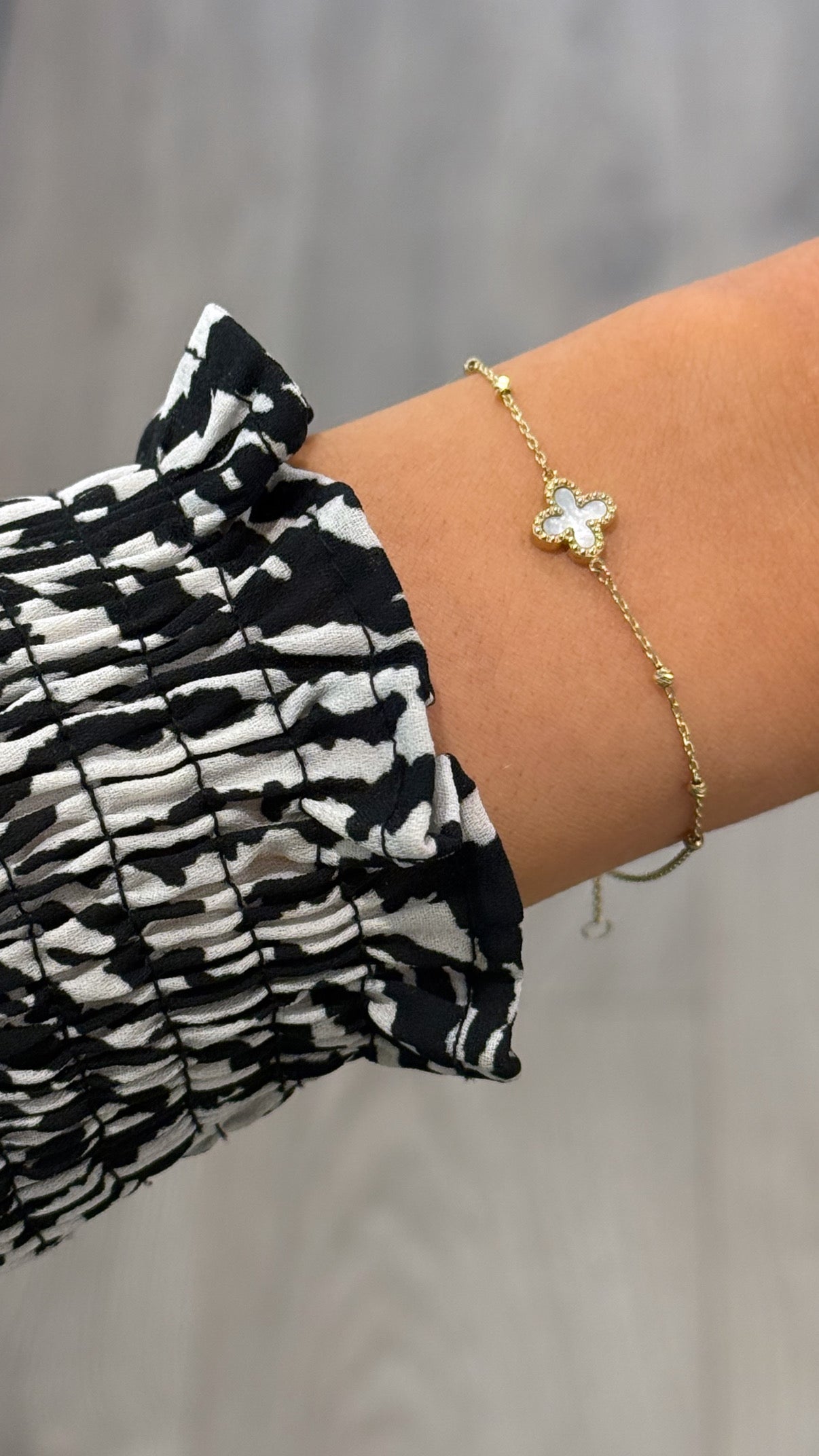 9ct Yellow Gold Mother Of Pearl Beaded Clover Bracelet