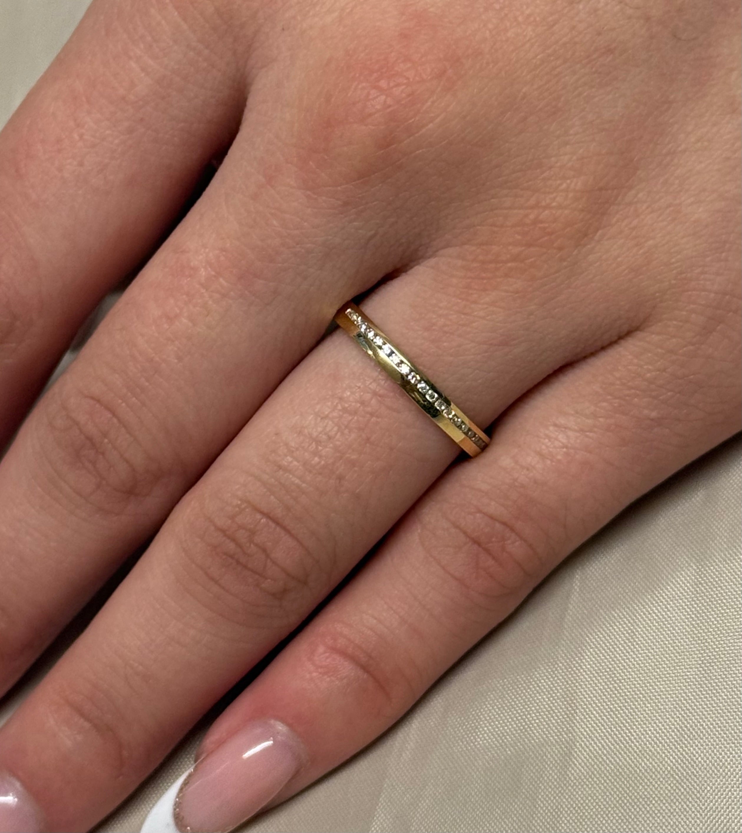 18K Yellow Gold Offset Diamond Band