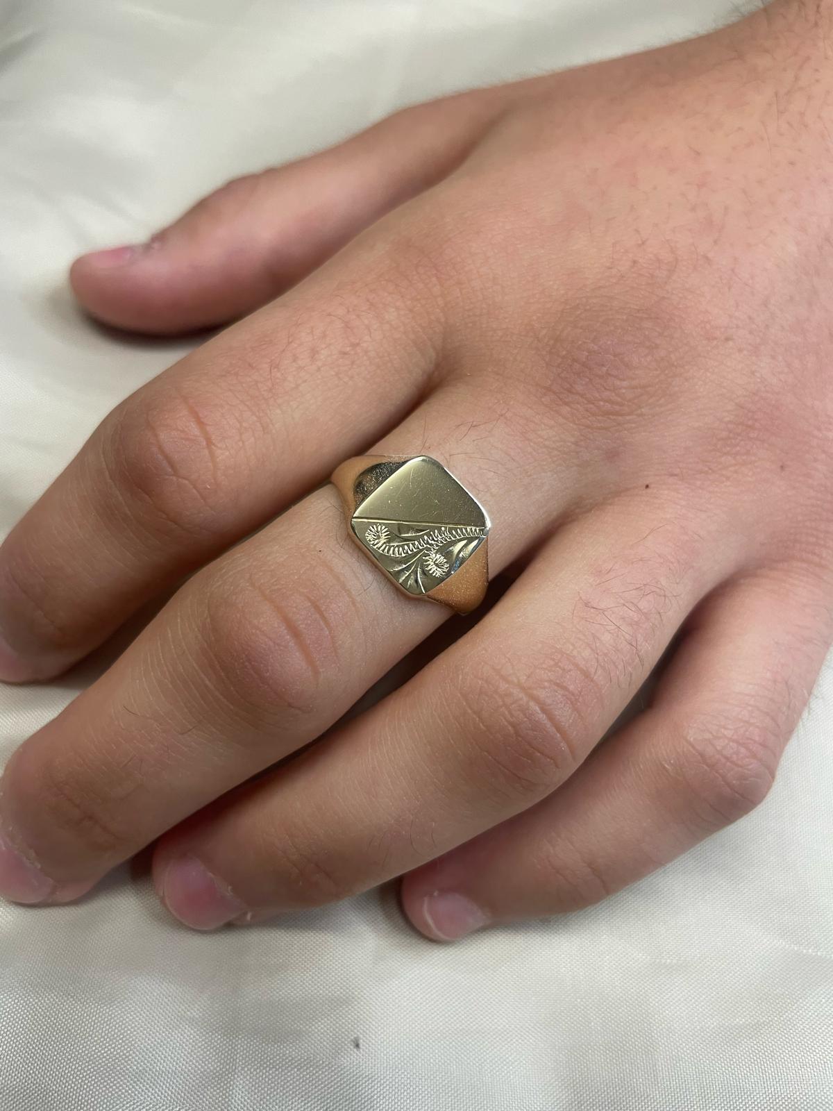 9ct Yellow Gold Engraved Square Signet Ring